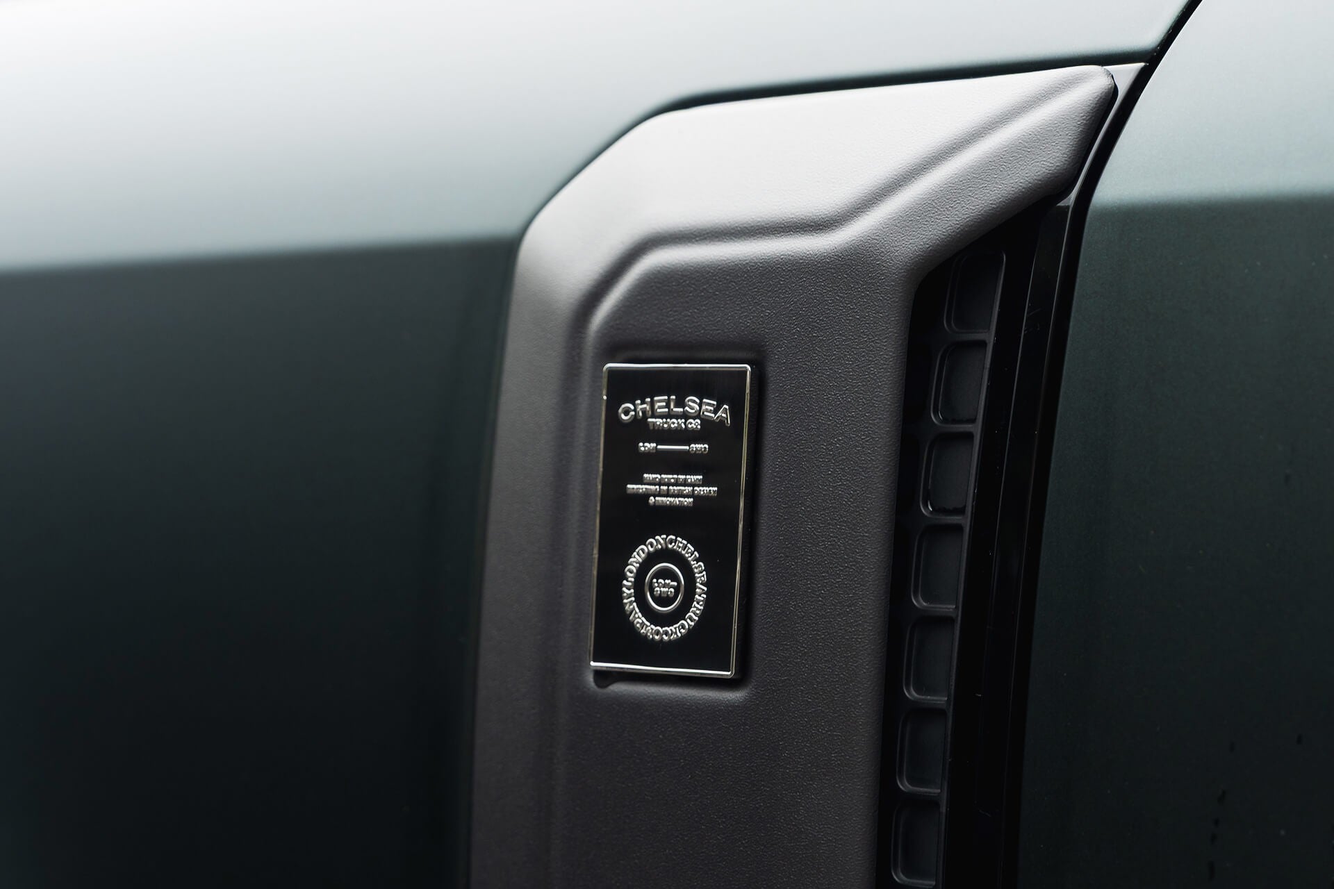 Land Rover Defender 130 P300 HSE (8 Seater) Gallery Image