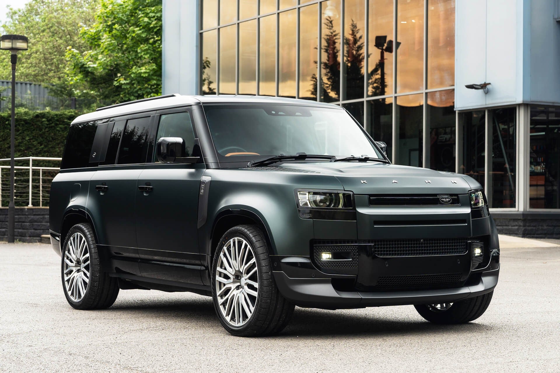 Land Rover Defender 130 P300 HSE (8 Seater) Gallery Image