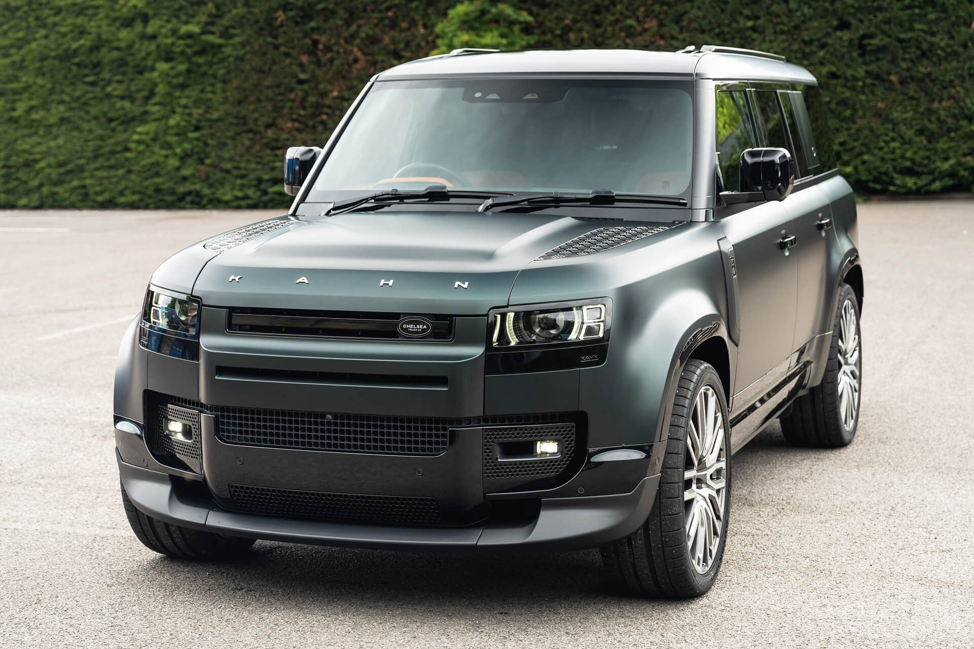 Land Rover Defender 130 P300 HSE (8 Seater) Gallery Image
