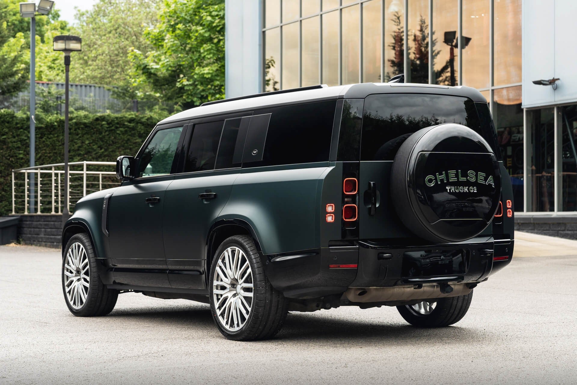 Land Rover Defender 130 P300 HSE (8 Seater) Gallery Image