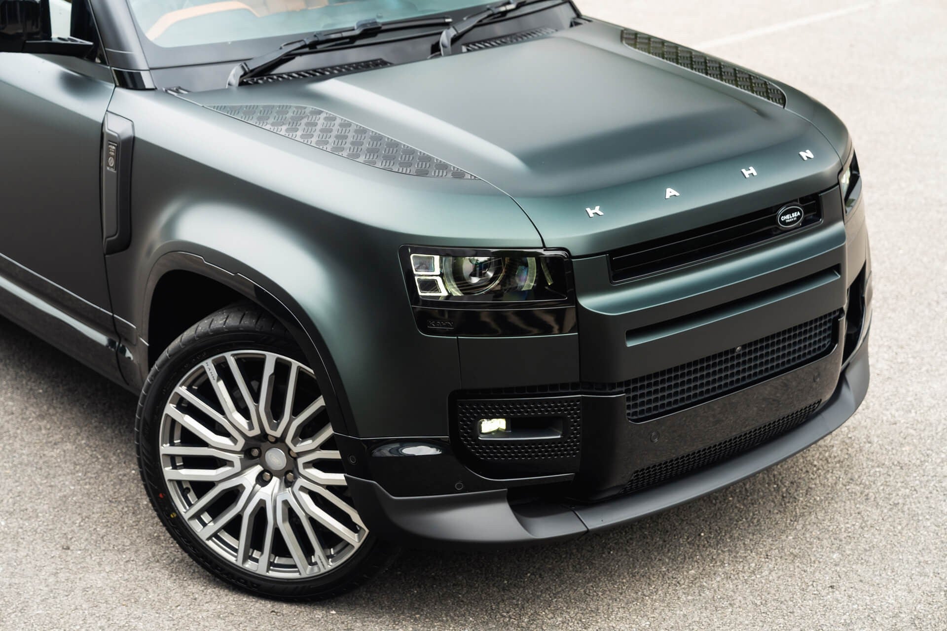 Land Rover Defender 130 P300 HSE (8 Seater) Gallery Image