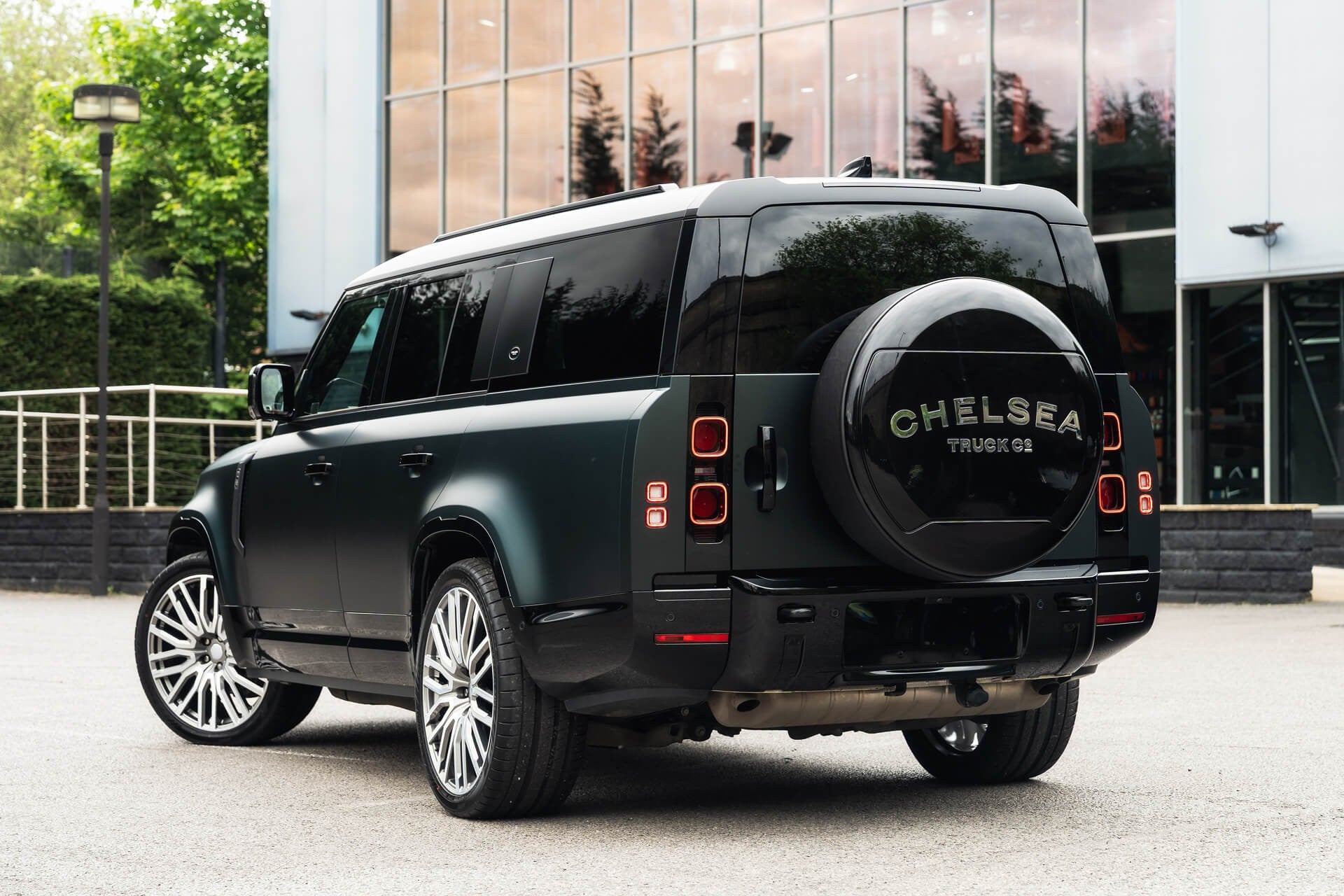 Land Rover Defender 130 P300 HSE (8 Seater) Gallery Image