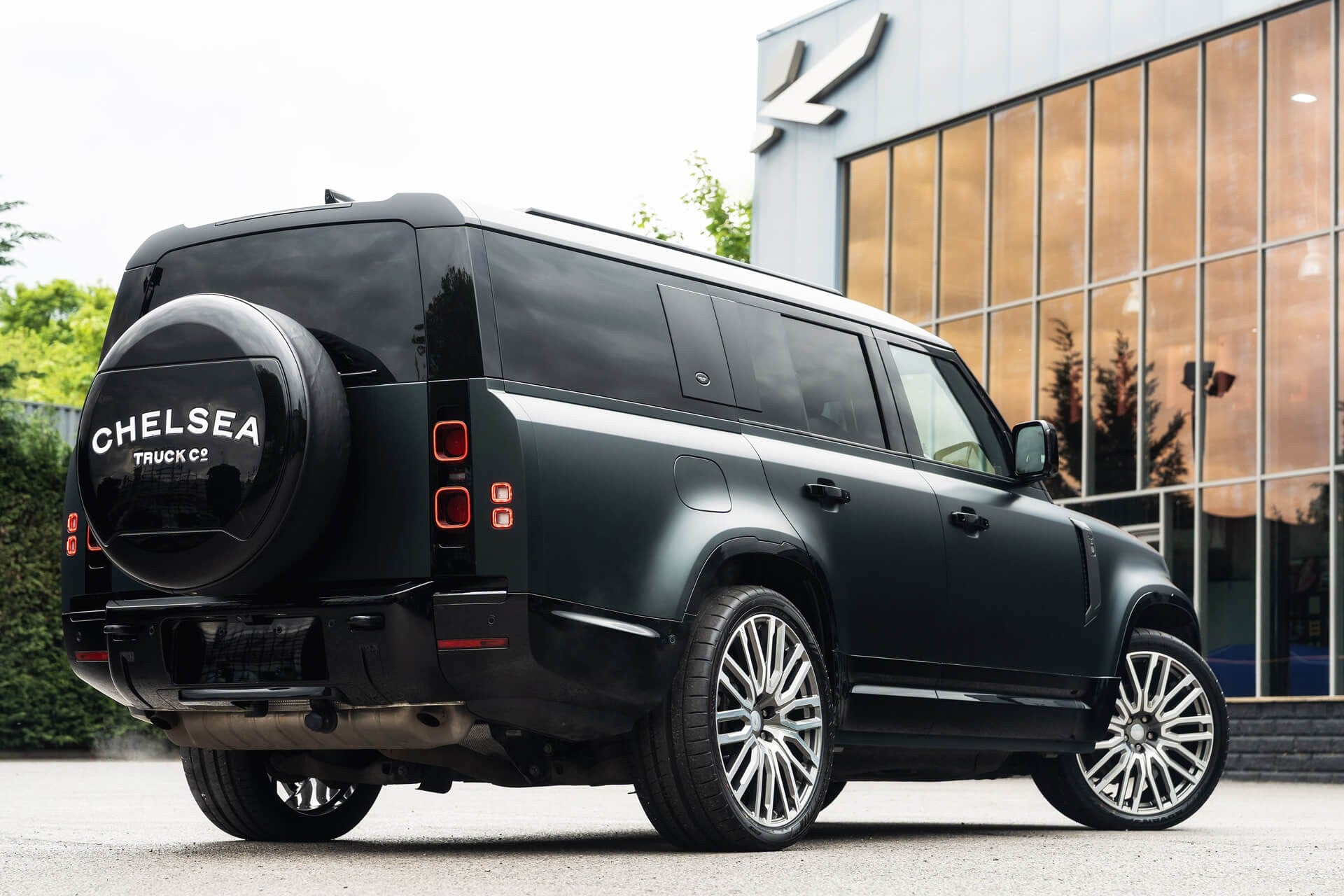Land Rover Defender 130 P300 HSE (8 Seater) Gallery Image