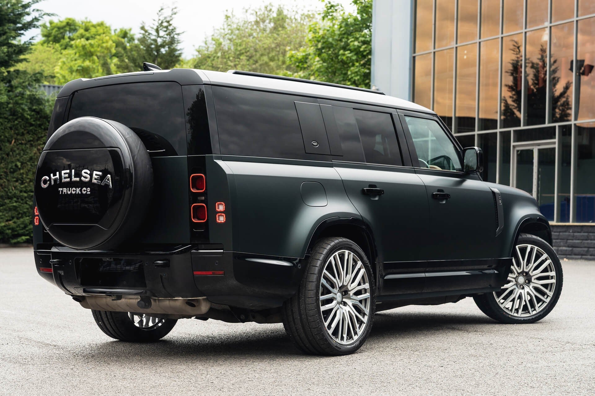 Land Rover Defender 130 P300 HSE (8 Seater) Gallery Image