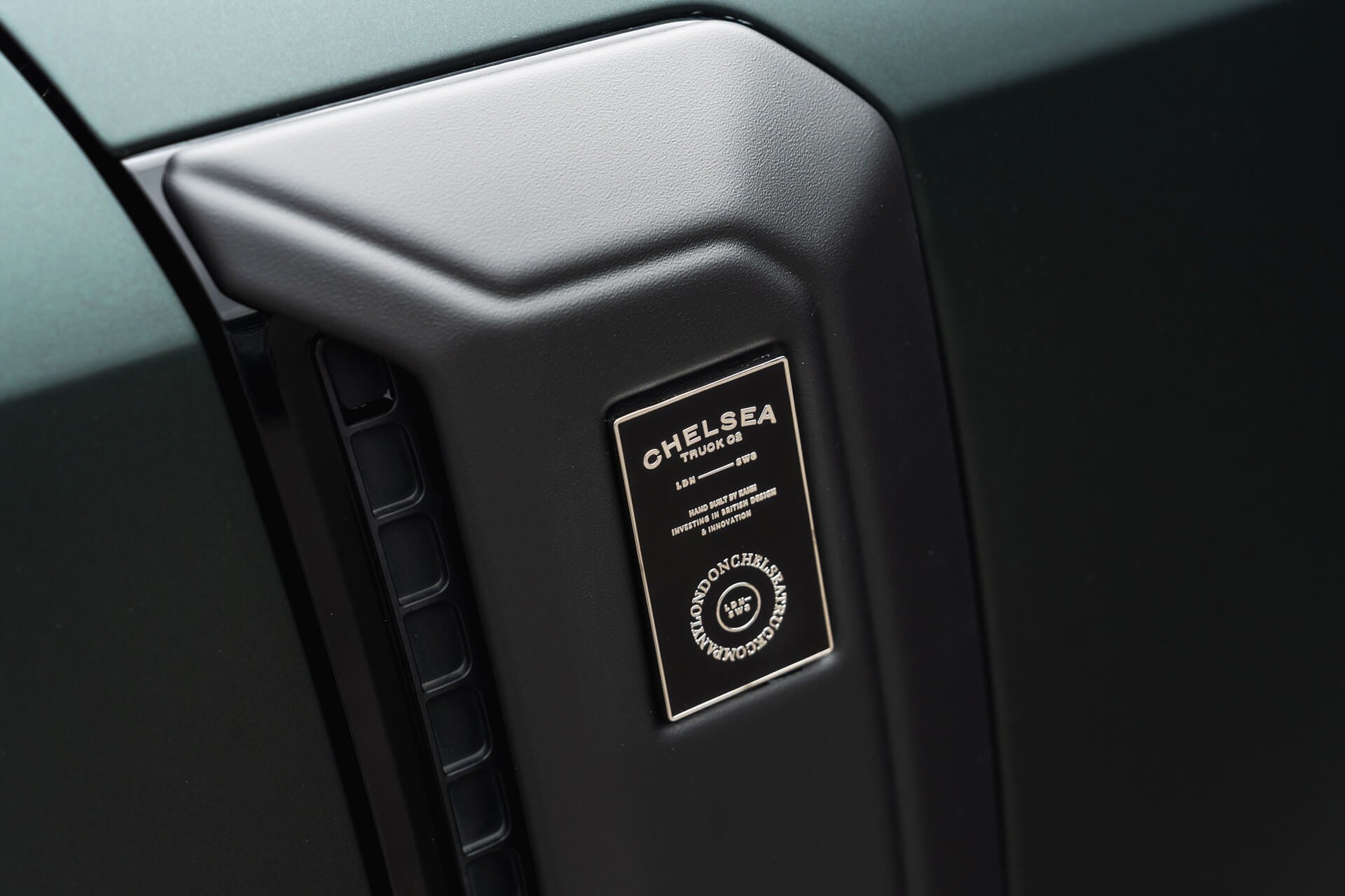 Land Rover Defender 130 P300 HSE (8 Seater) Gallery Image