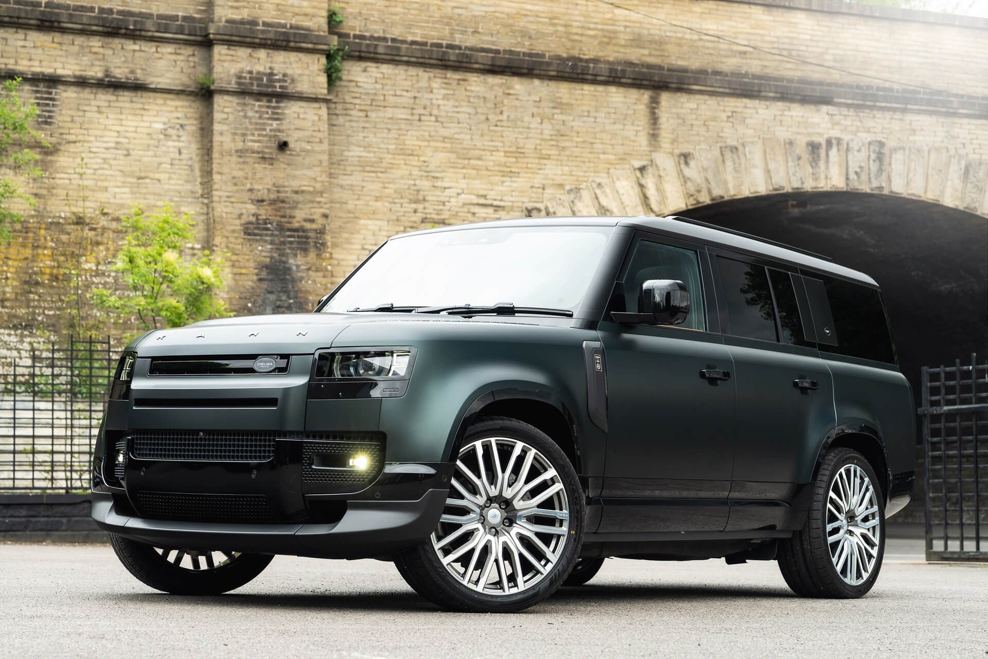 Land Rover Defender 130 P300 HSE (8 Seater) Gallery Image