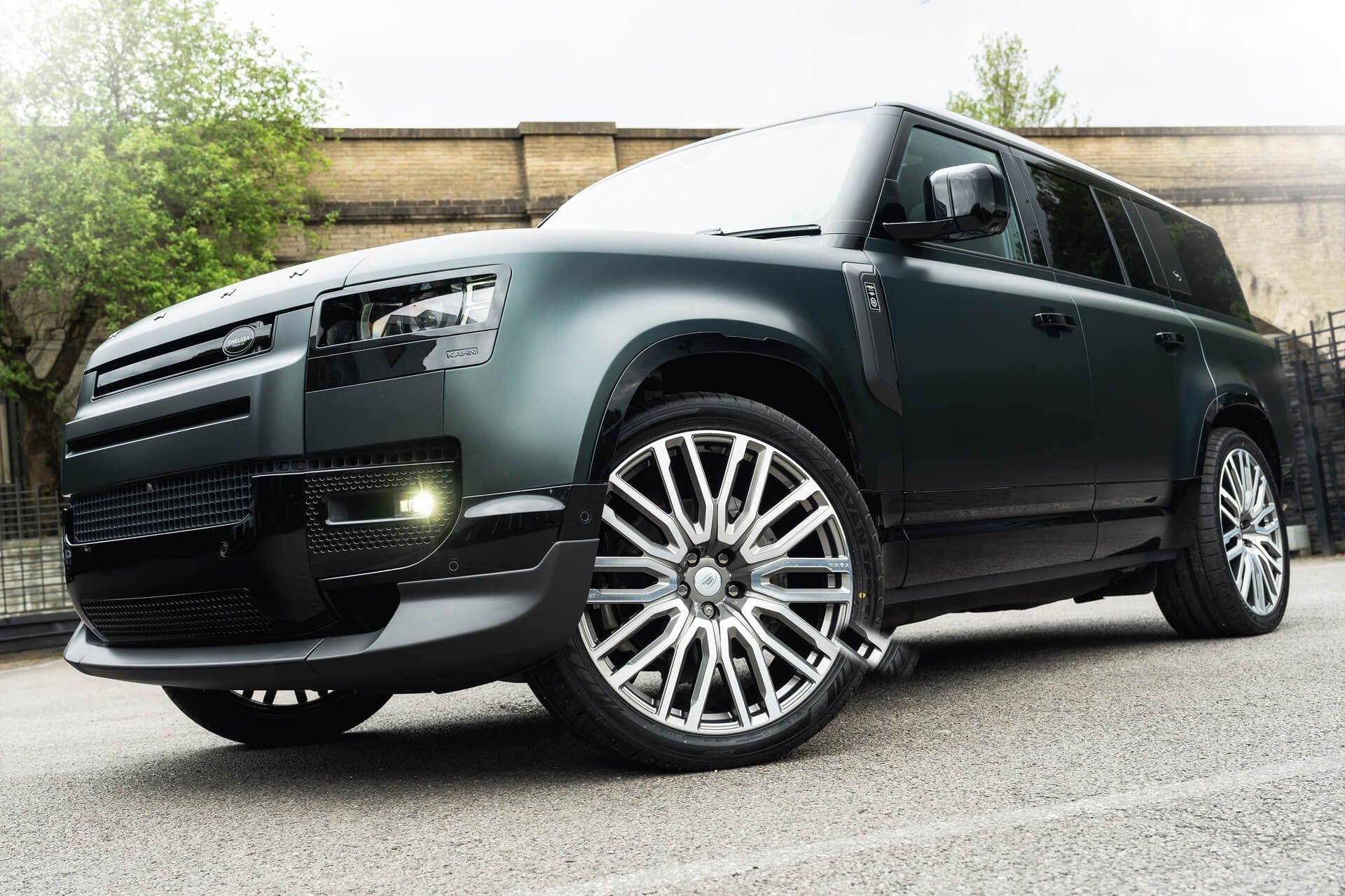 Land Rover Defender 130 P300 HSE (8 Seater) Gallery Image