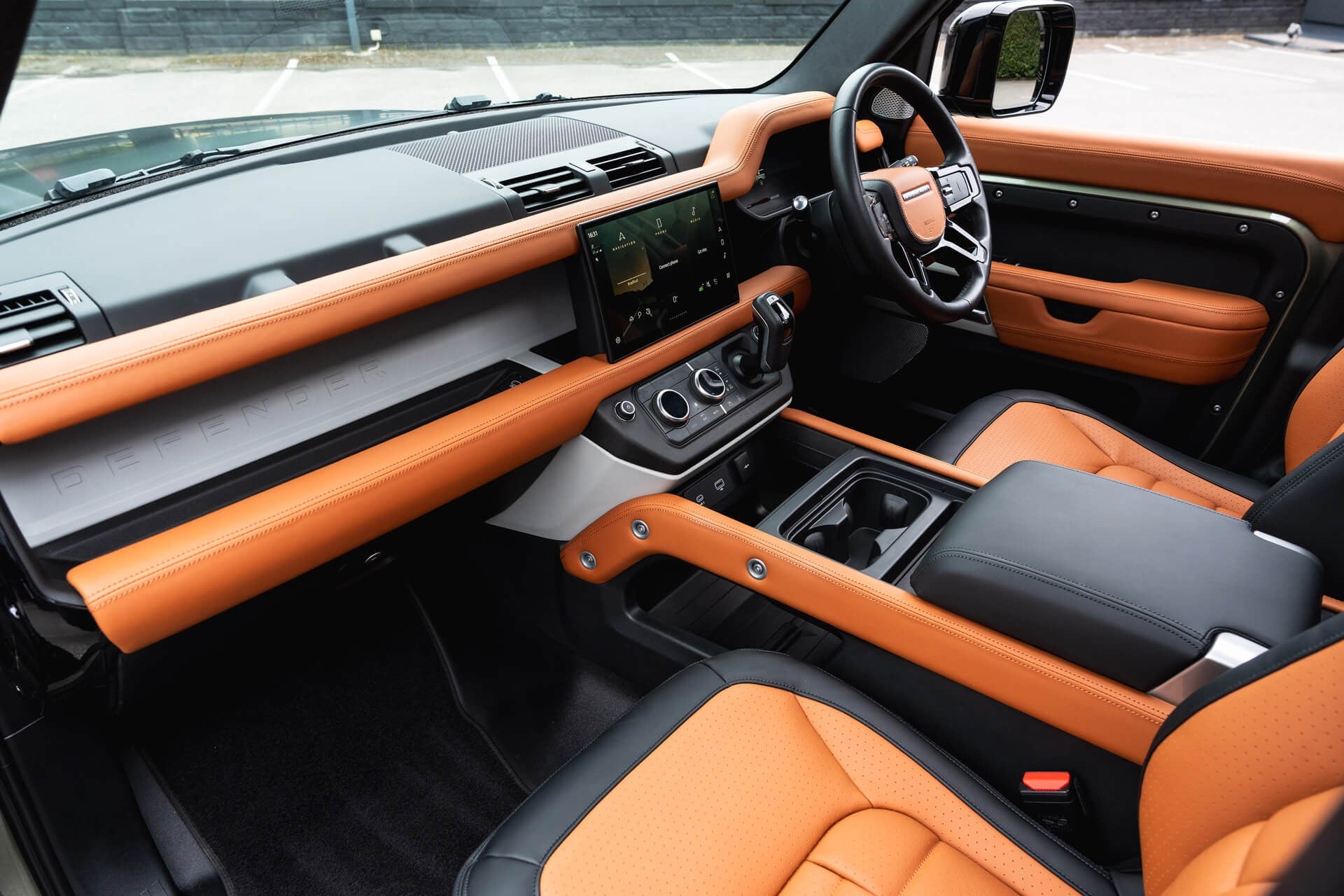 Land Rover Defender 130 P300 HSE (8 Seater) Gallery Image