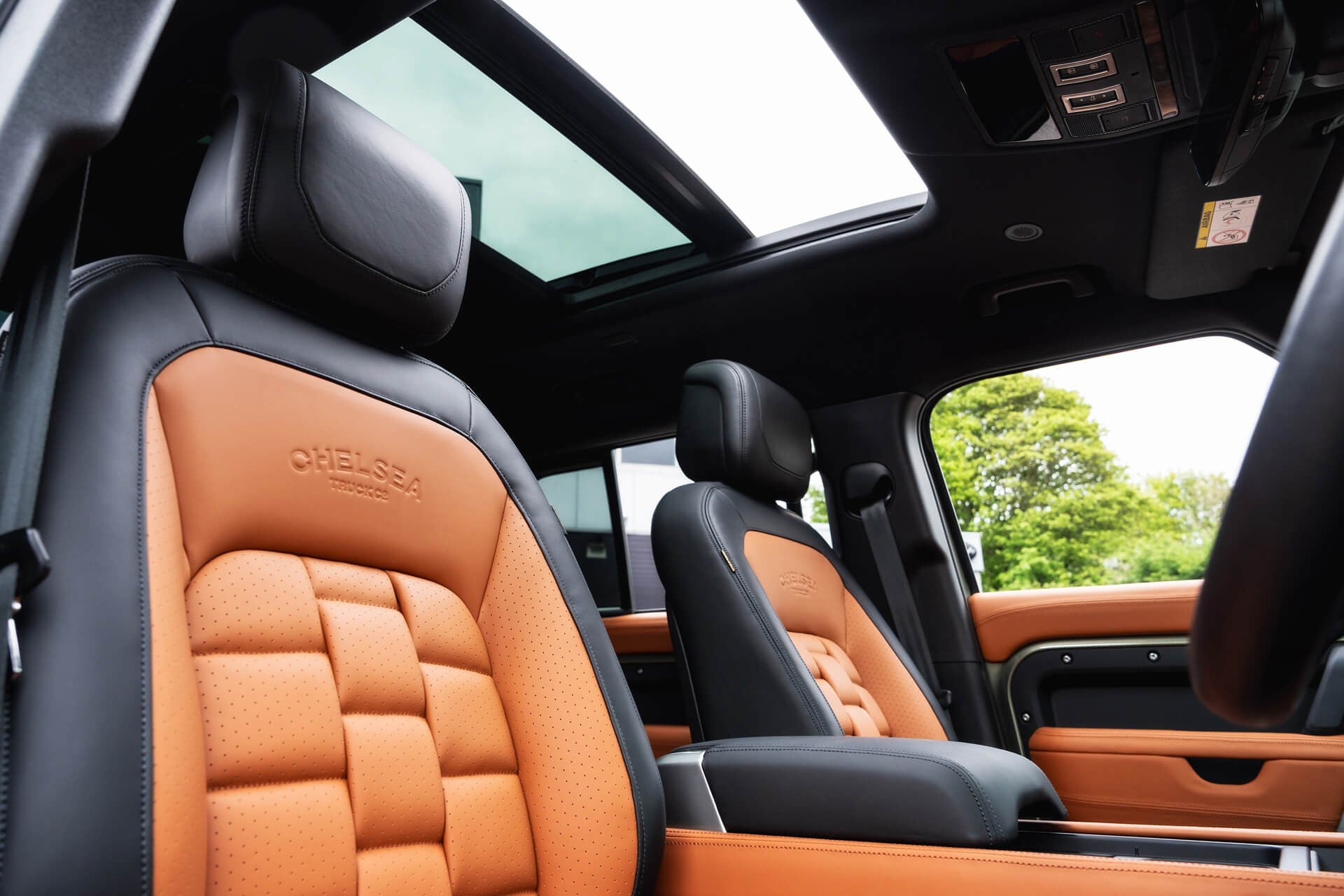 Land Rover Defender 130 P300 HSE (8 Seater) Gallery Image