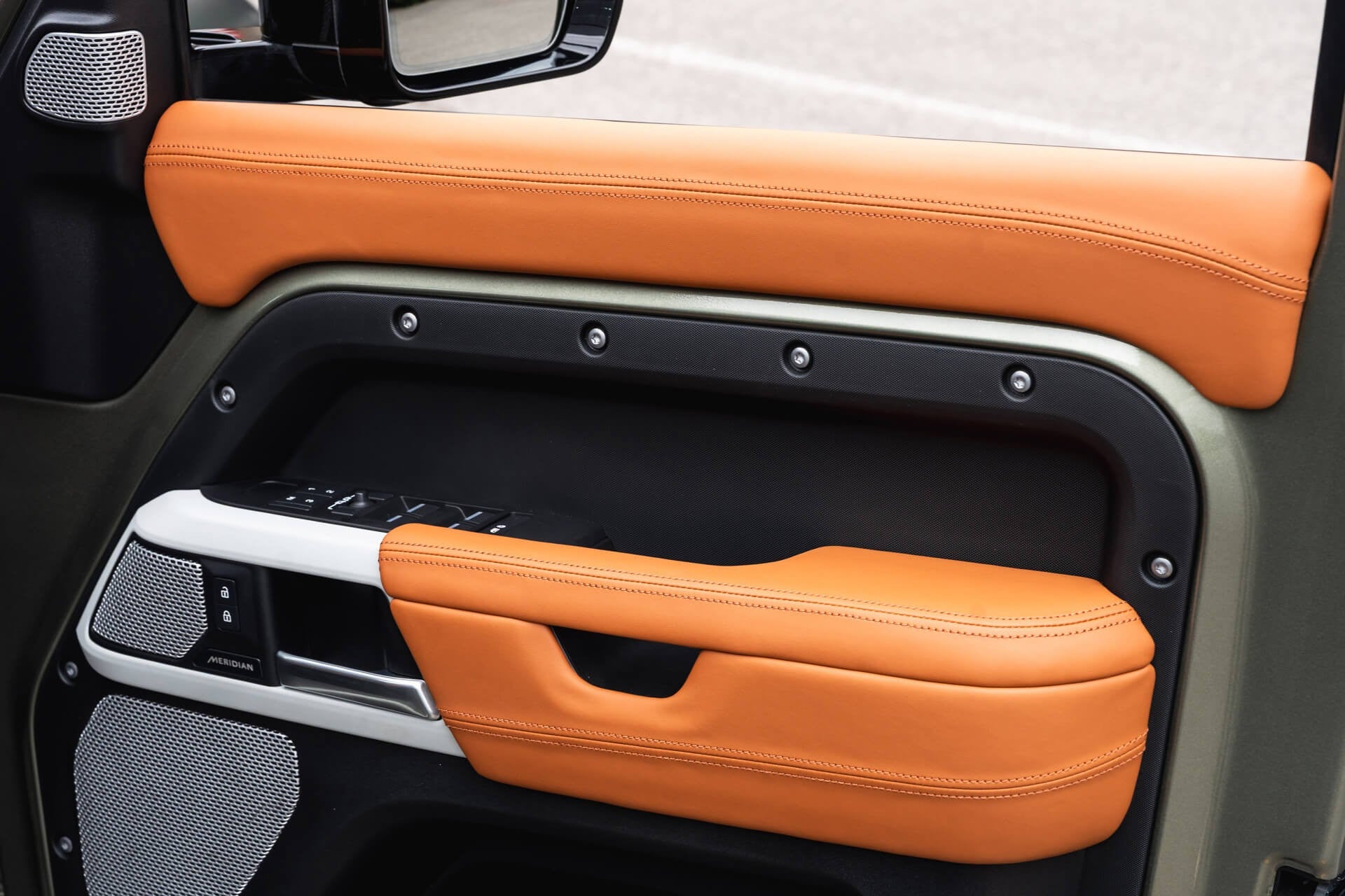 Land Rover Defender 130 P300 HSE (8 Seater) Gallery Image