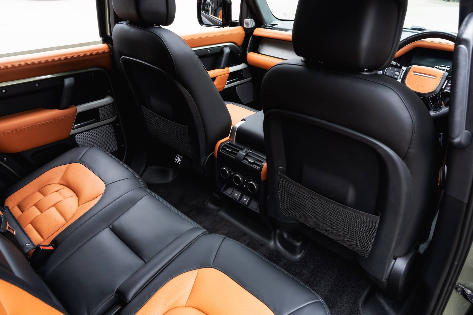 Land Rover Defender 130 P300 HSE (8 Seater) Gallery Image