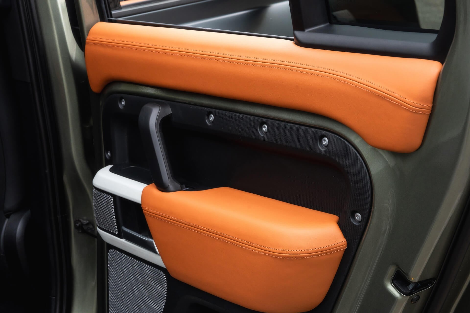Land Rover Defender 130 P300 HSE (8 Seater) Gallery Image