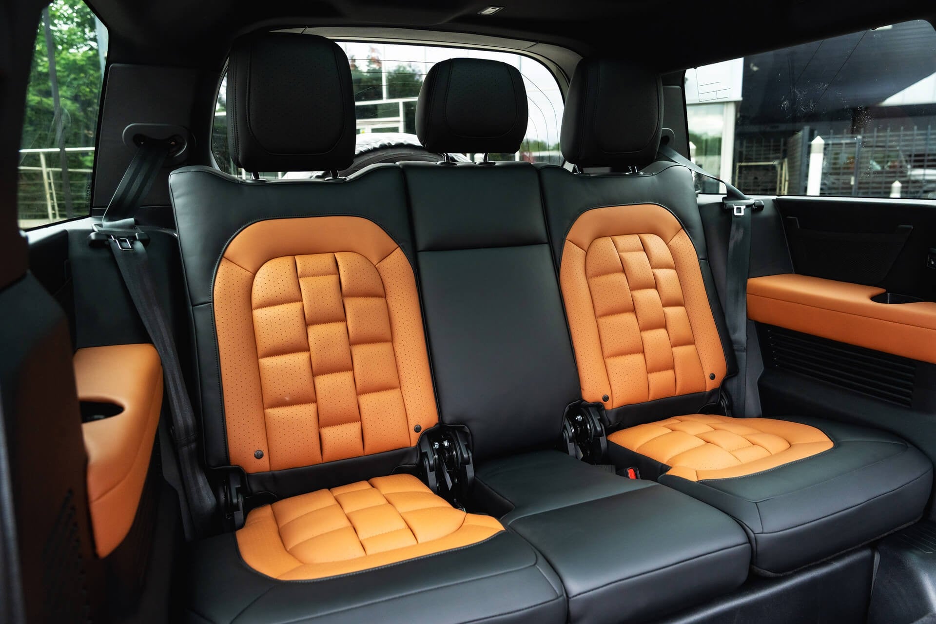 Land Rover Defender 130 P300 HSE (8 Seater) Gallery Image