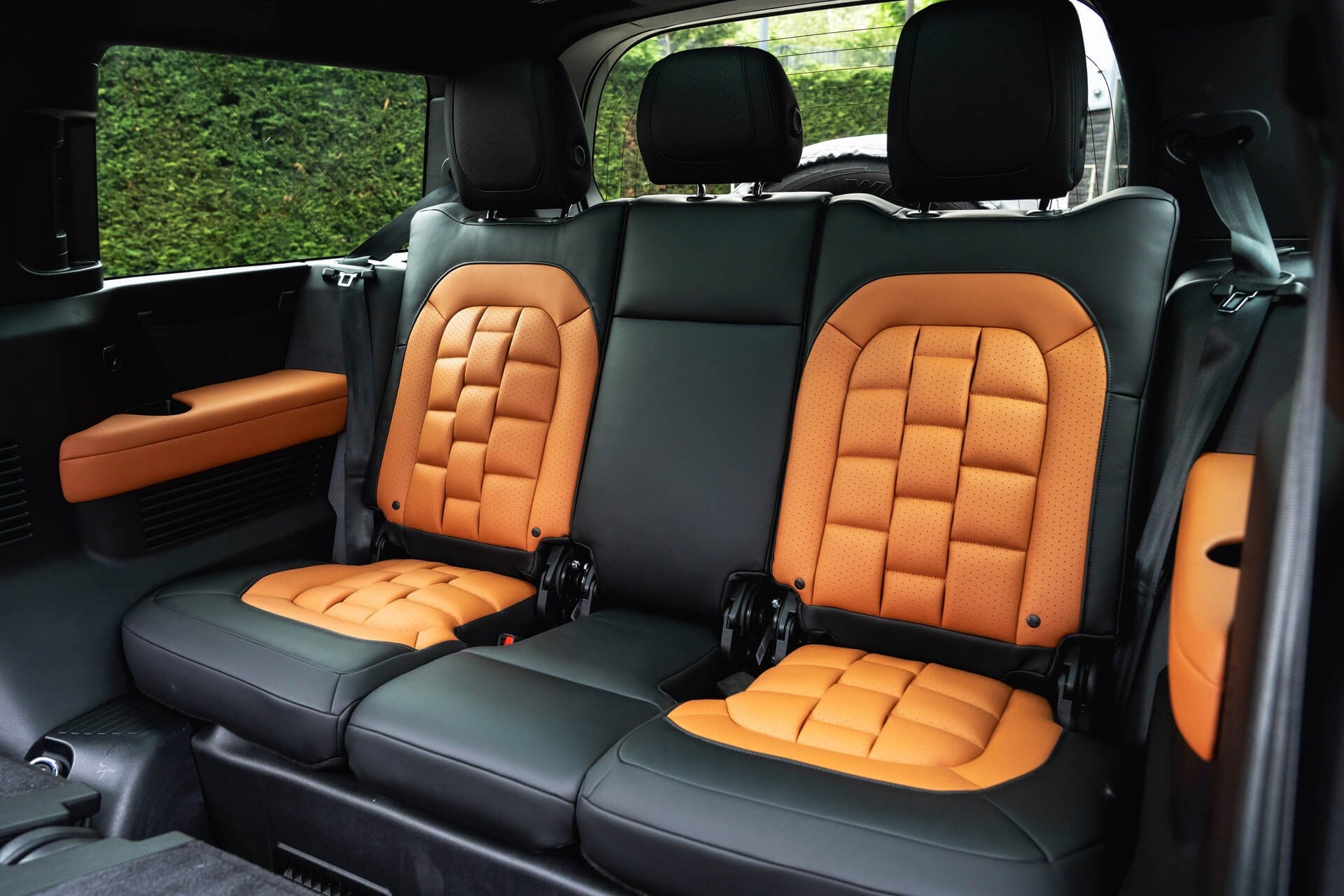 Land Rover Defender 130 P300 HSE (8 Seater) Gallery Image