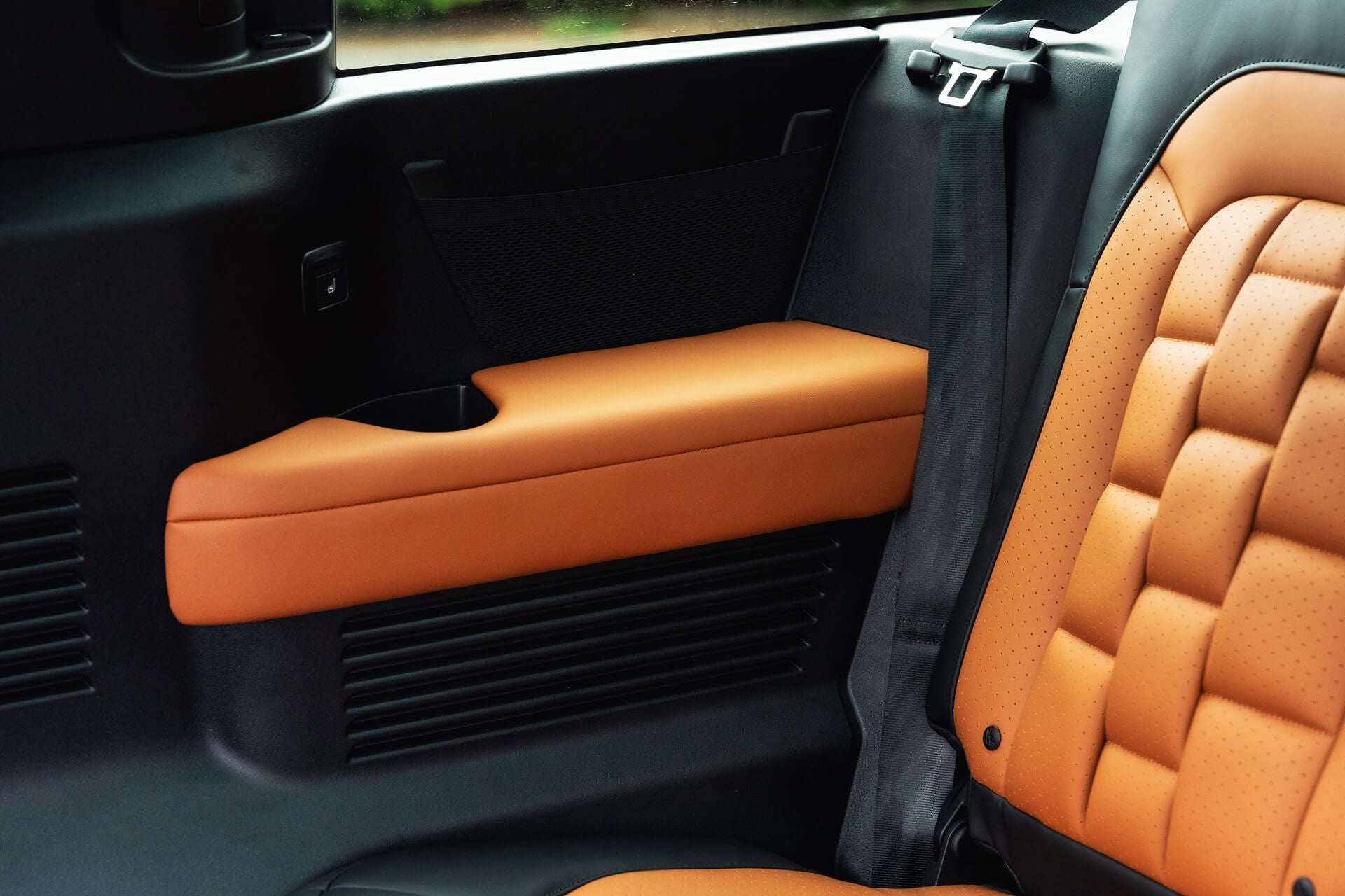 Land Rover Defender 130 P300 HSE (8 Seater) Gallery Image