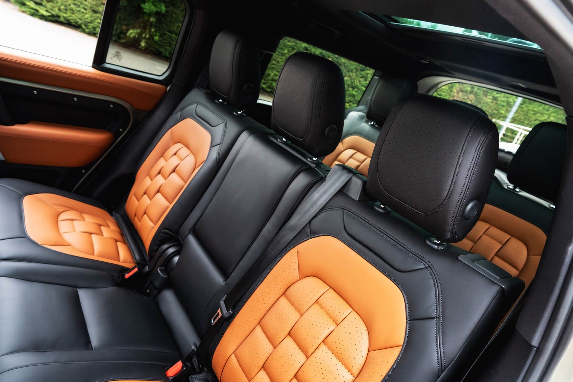 Land Rover Defender 130 P300 HSE (8 Seater) Gallery Image