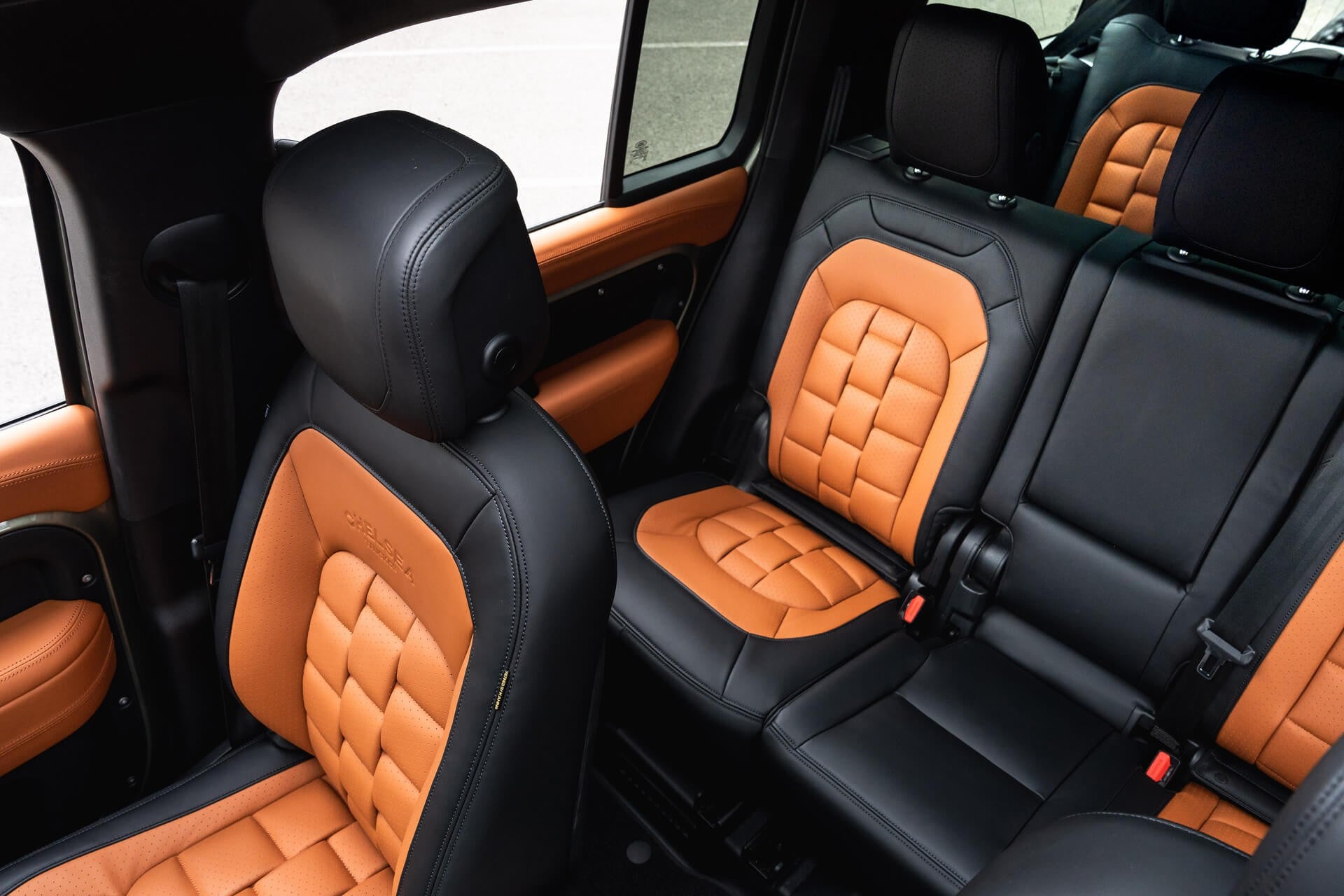 Land Rover Defender 130 P300 HSE (8 Seater) Gallery Image