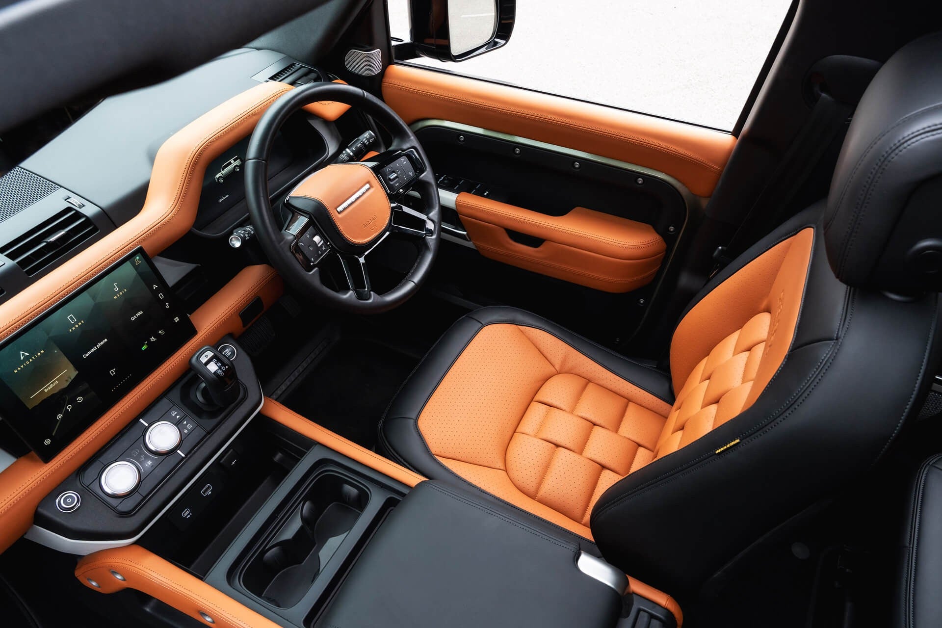 Land Rover Defender 130 P300 HSE (8 Seater) Gallery Image