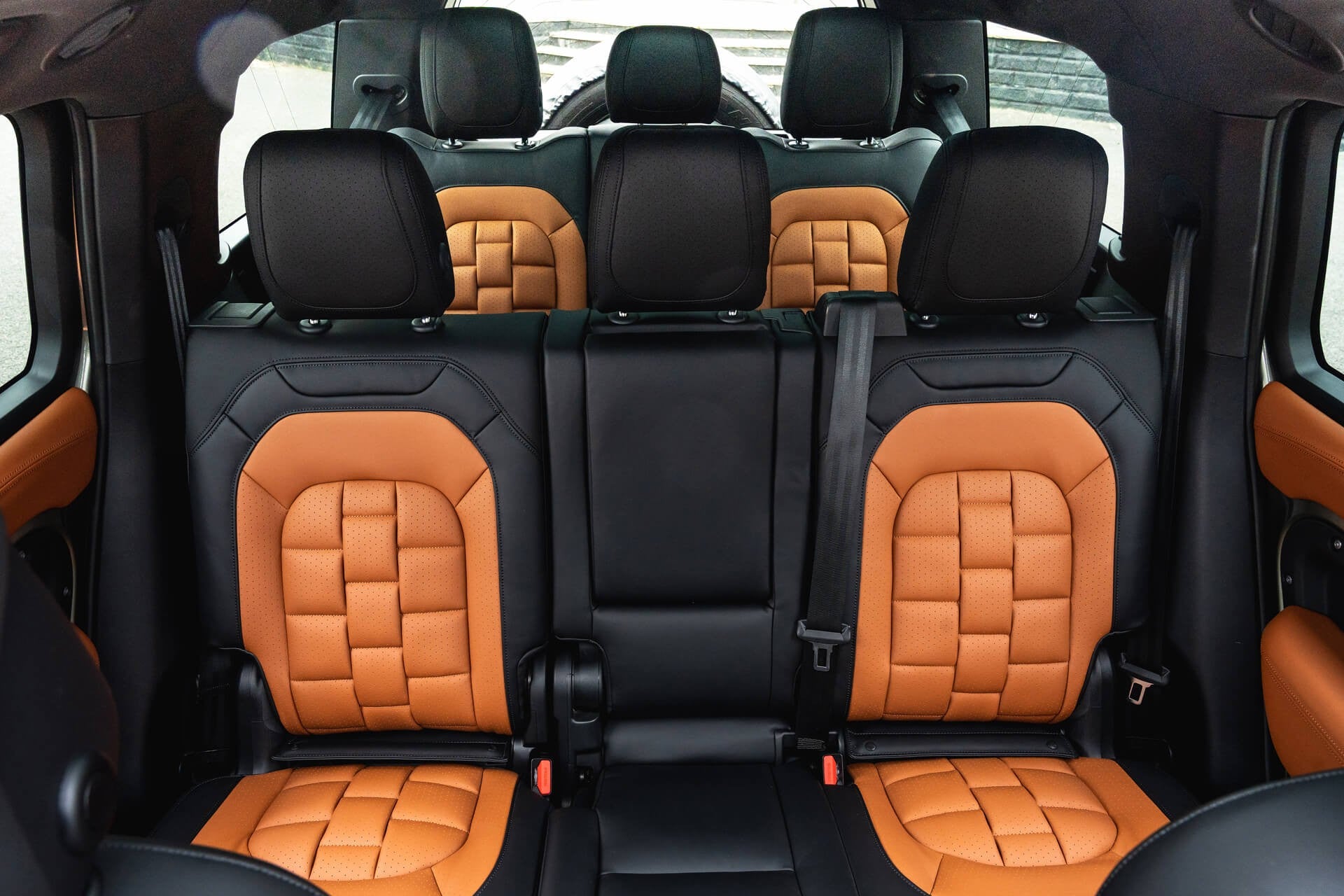 Land Rover Defender 130 P300 HSE (8 Seater) Gallery Image