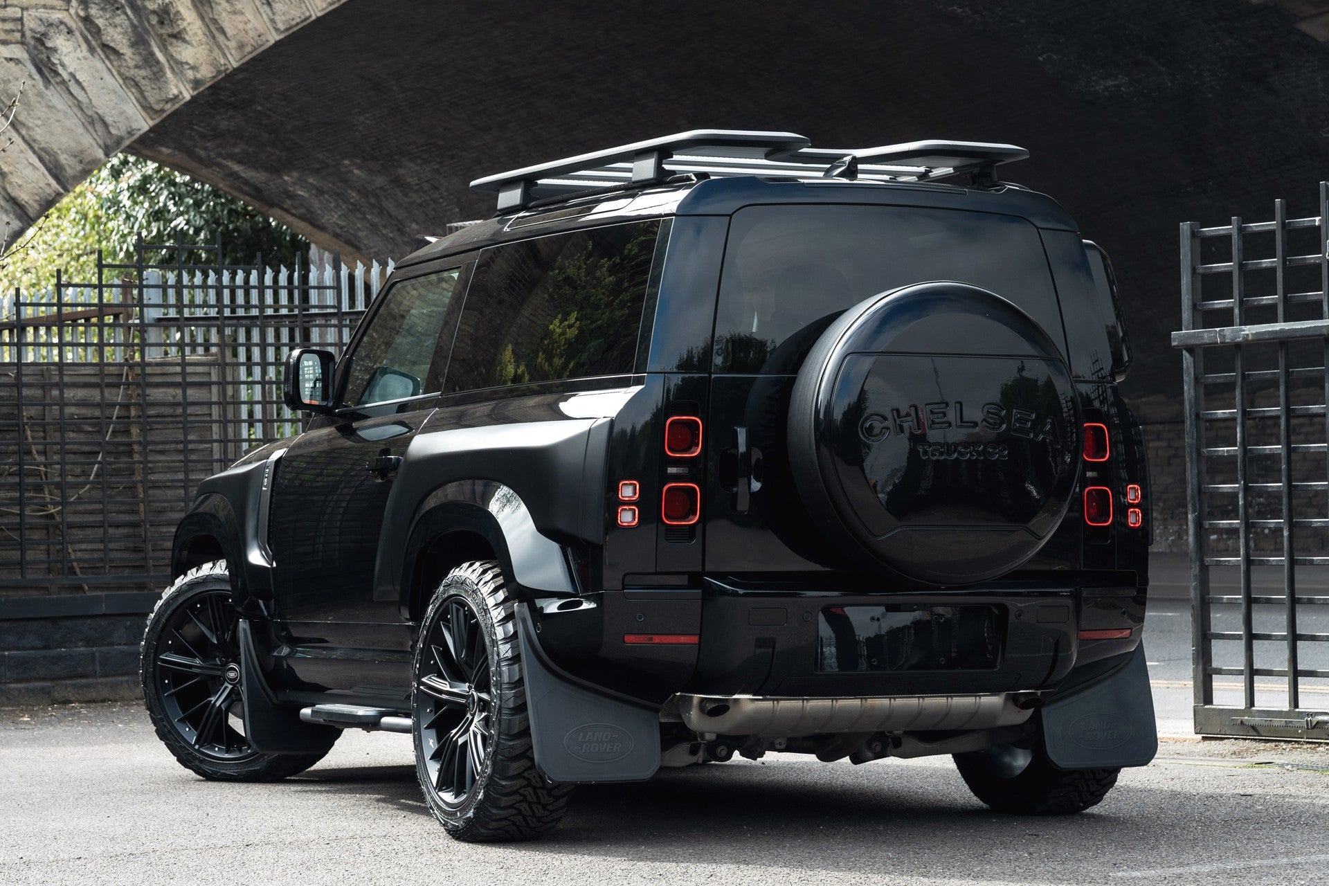 Land Rover Defender 90 P425 V8 X Gallery Image