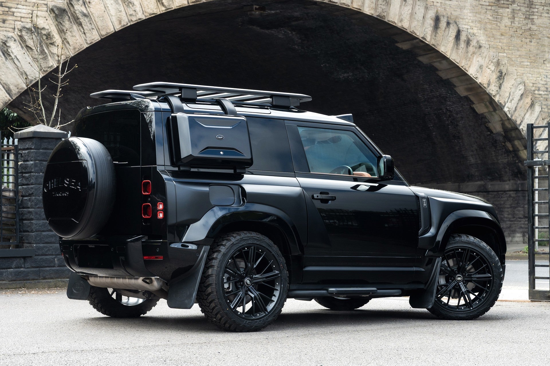 Land Rover Defender 90 P425 V8 X Gallery Image
