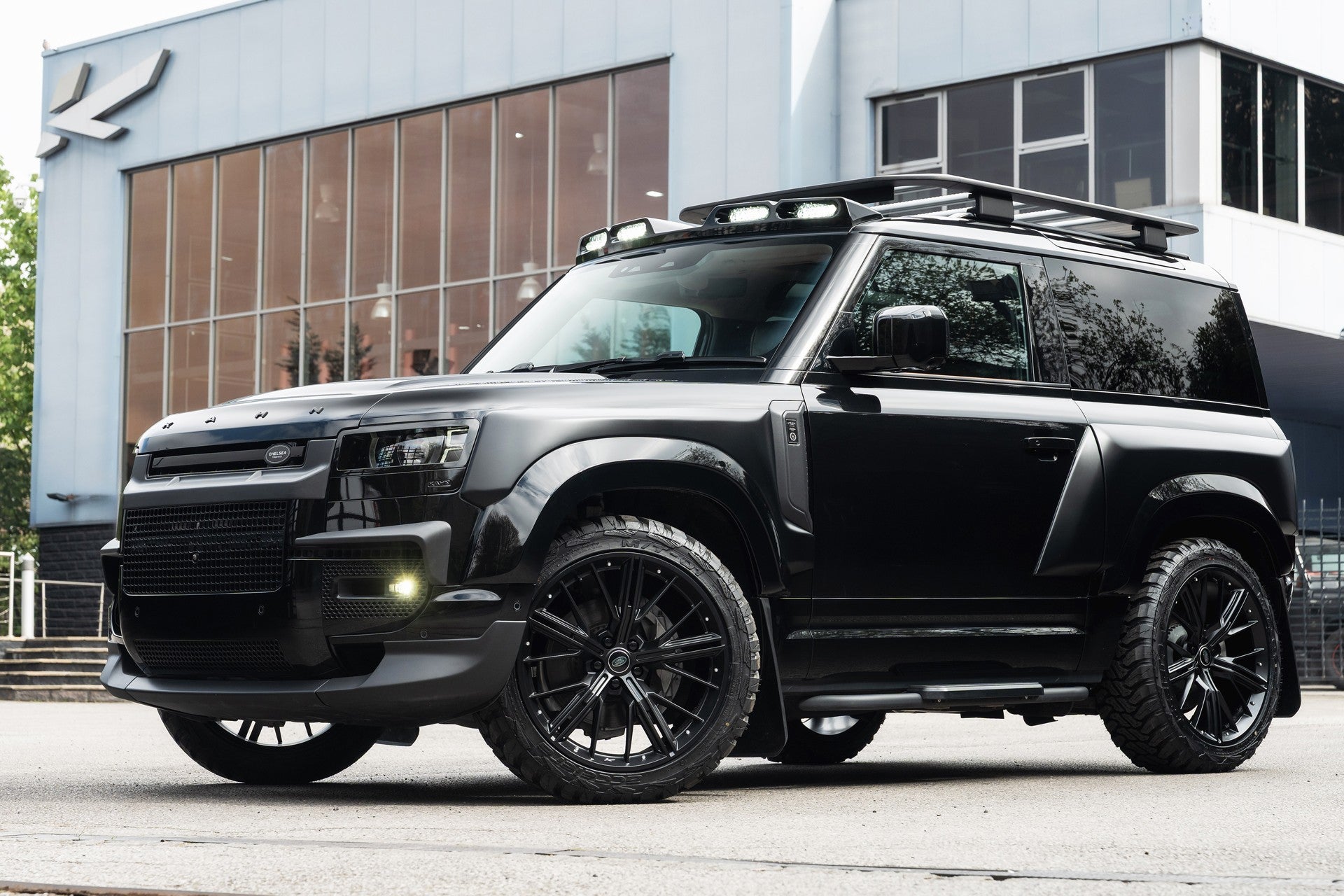 Land Rover Defender 90 P425 V8 X Gallery Image