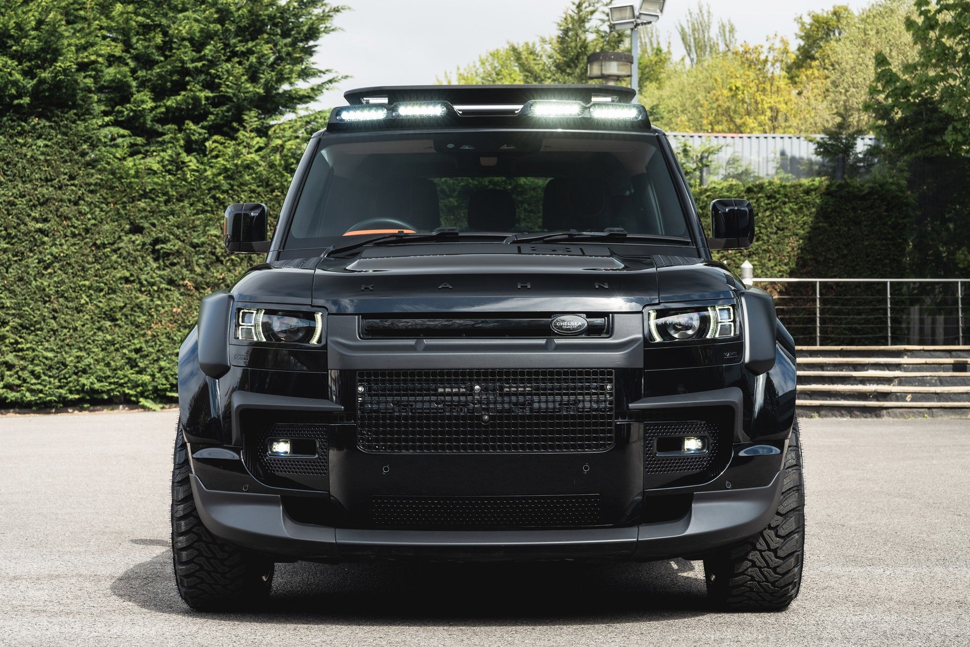 Land Rover Defender 90 P425 V8 X Gallery Image