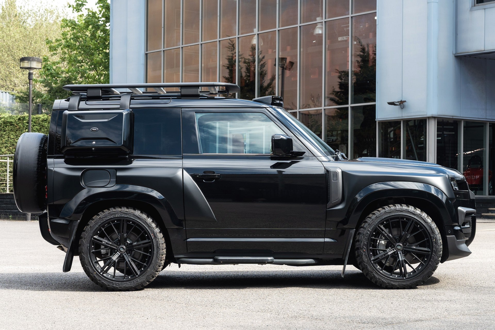 Land Rover Defender 90 P425 V8 X Gallery Image
