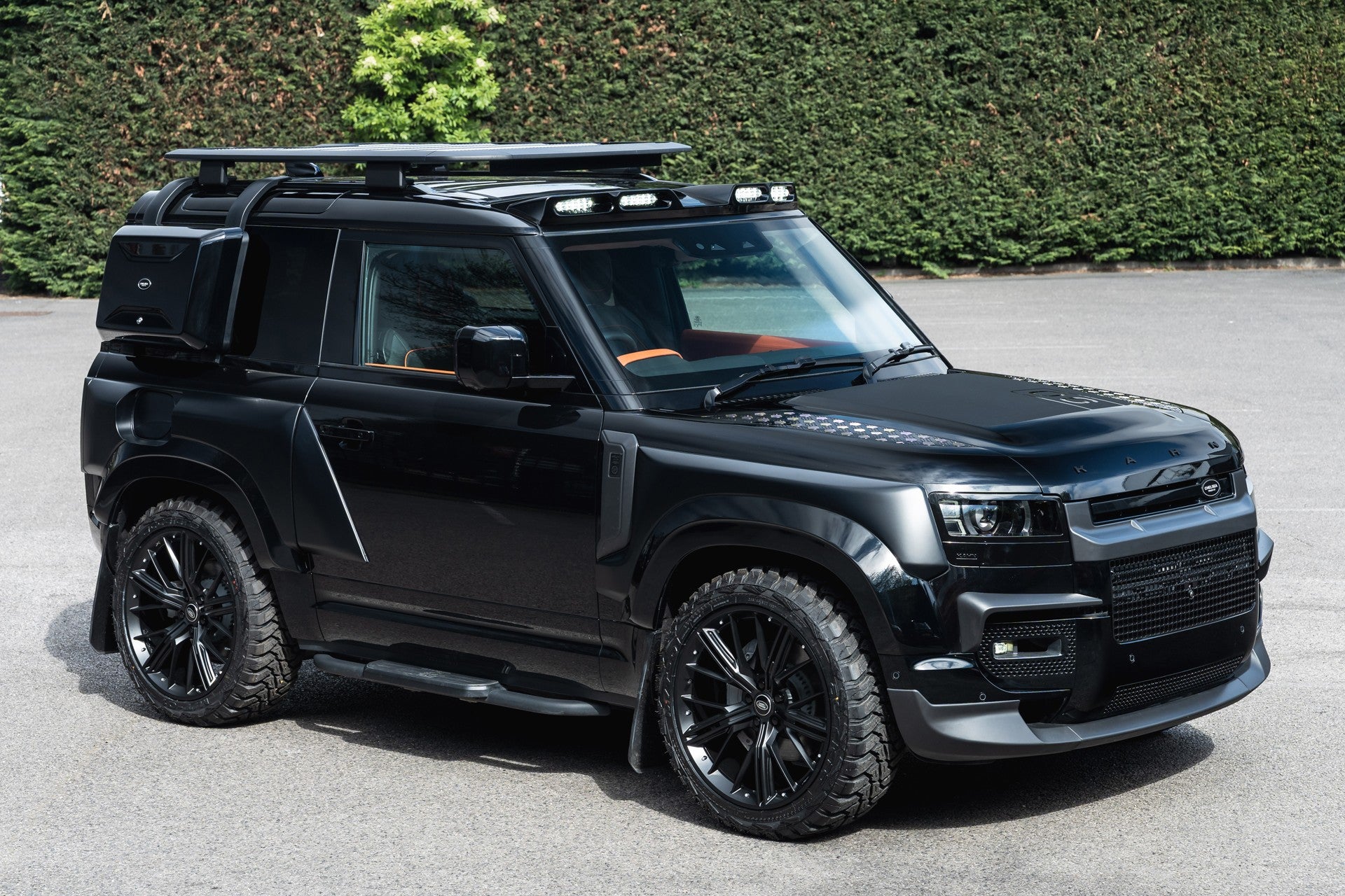 Land Rover Defender 90 P425 V8 X Gallery Image