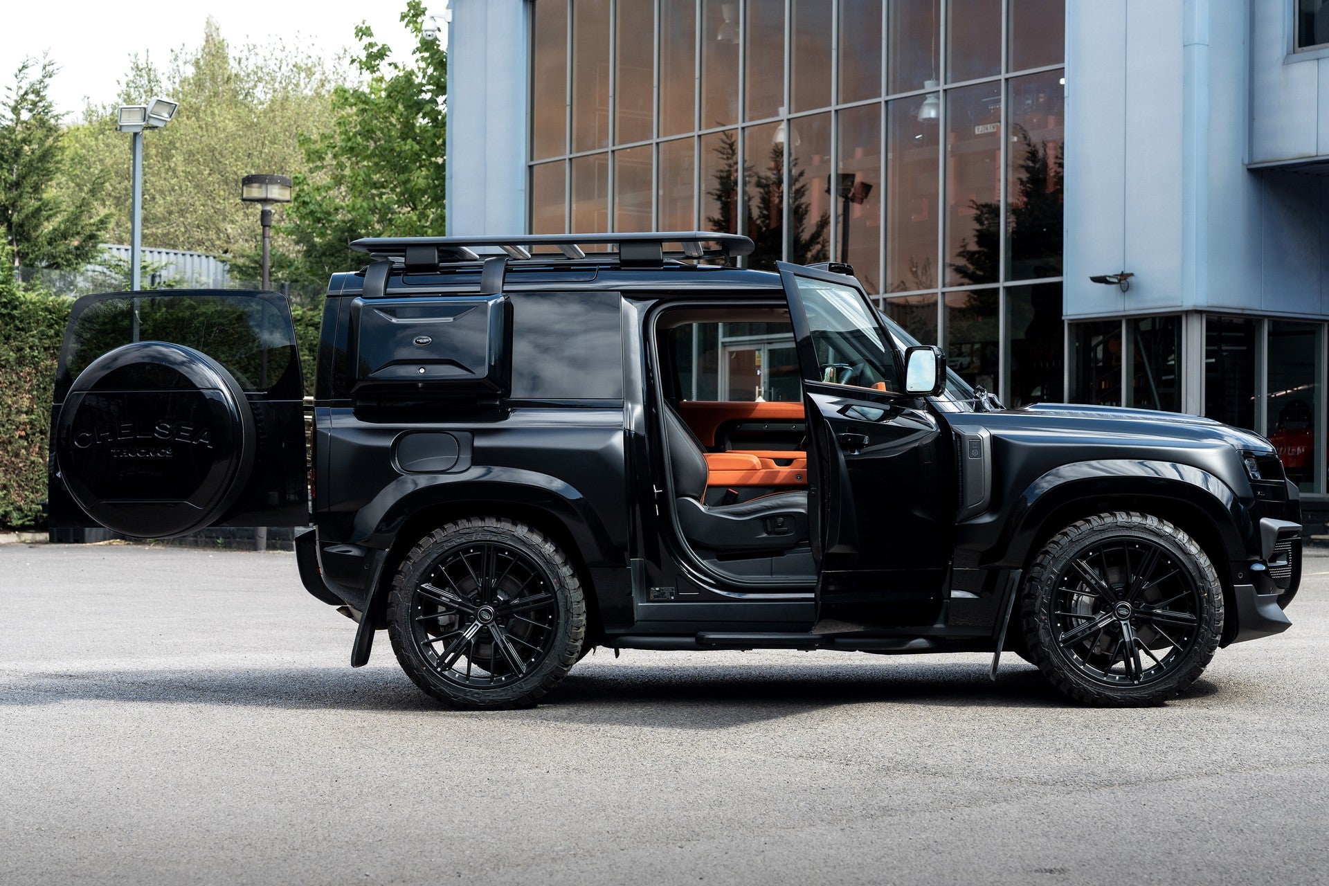 Land Rover Defender 90 P425 V8 X Gallery Image