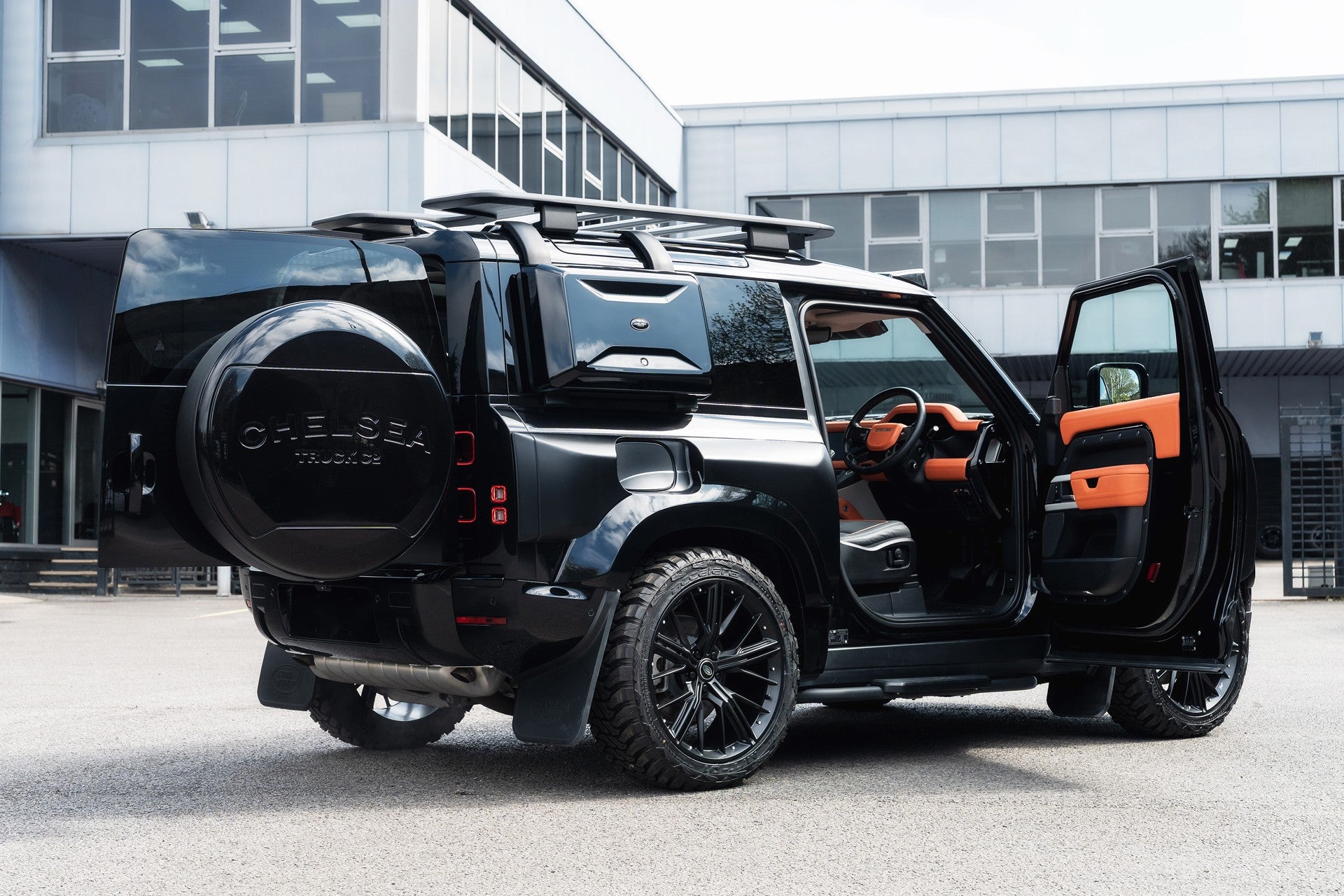 Land Rover Defender 90 P425 V8 X Gallery Image