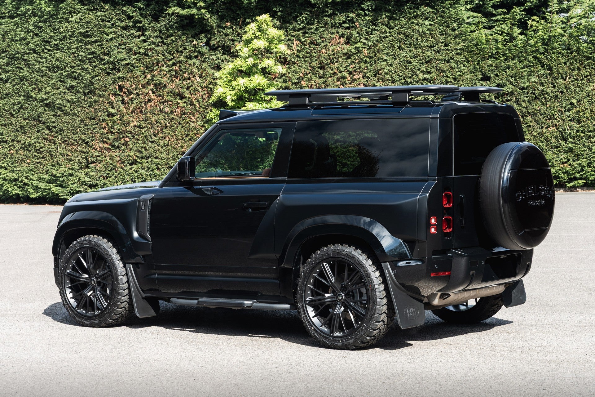 Land Rover Defender 90 P425 V8 X Gallery Image