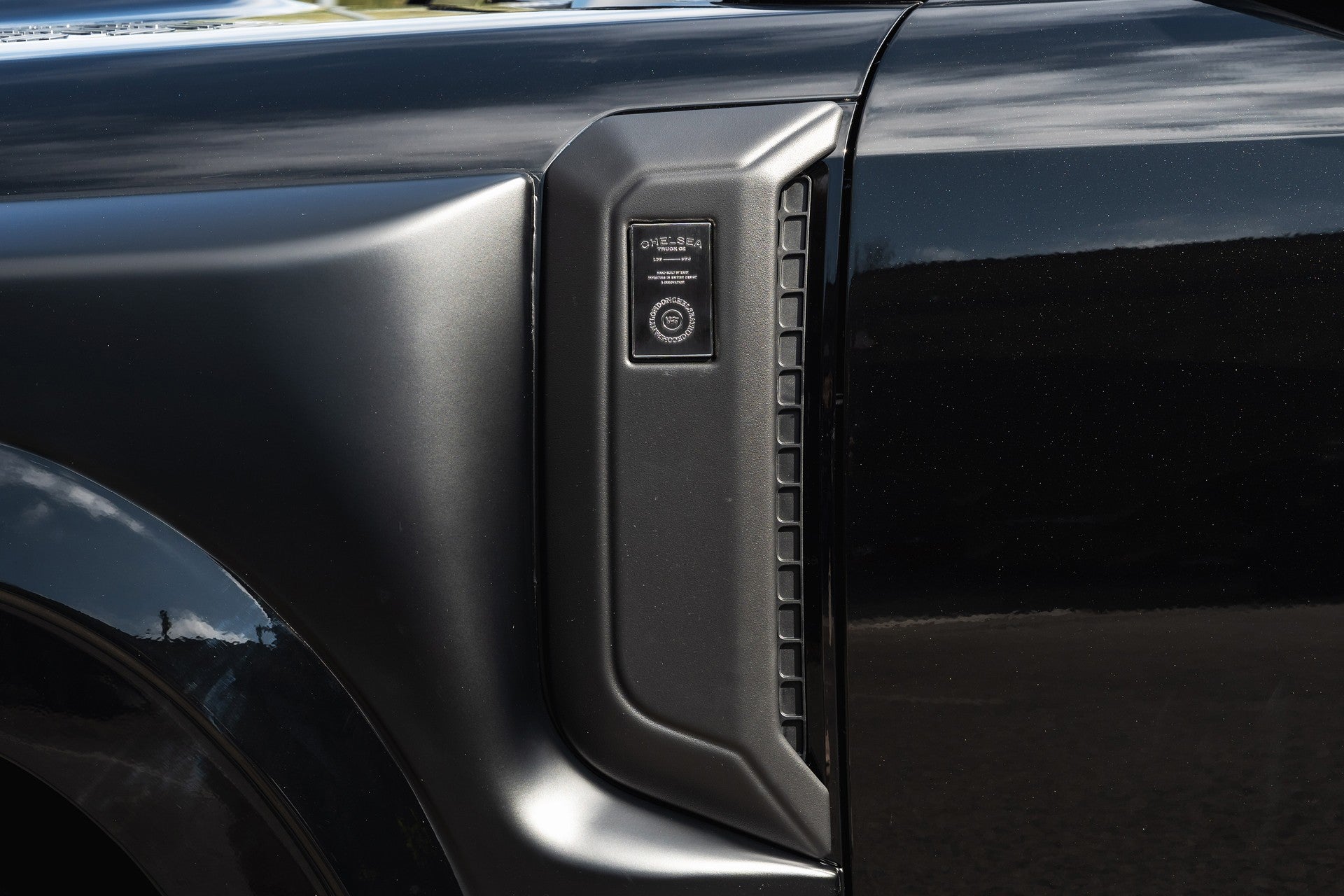 Land Rover Defender 90 P425 V8 X Gallery Image
