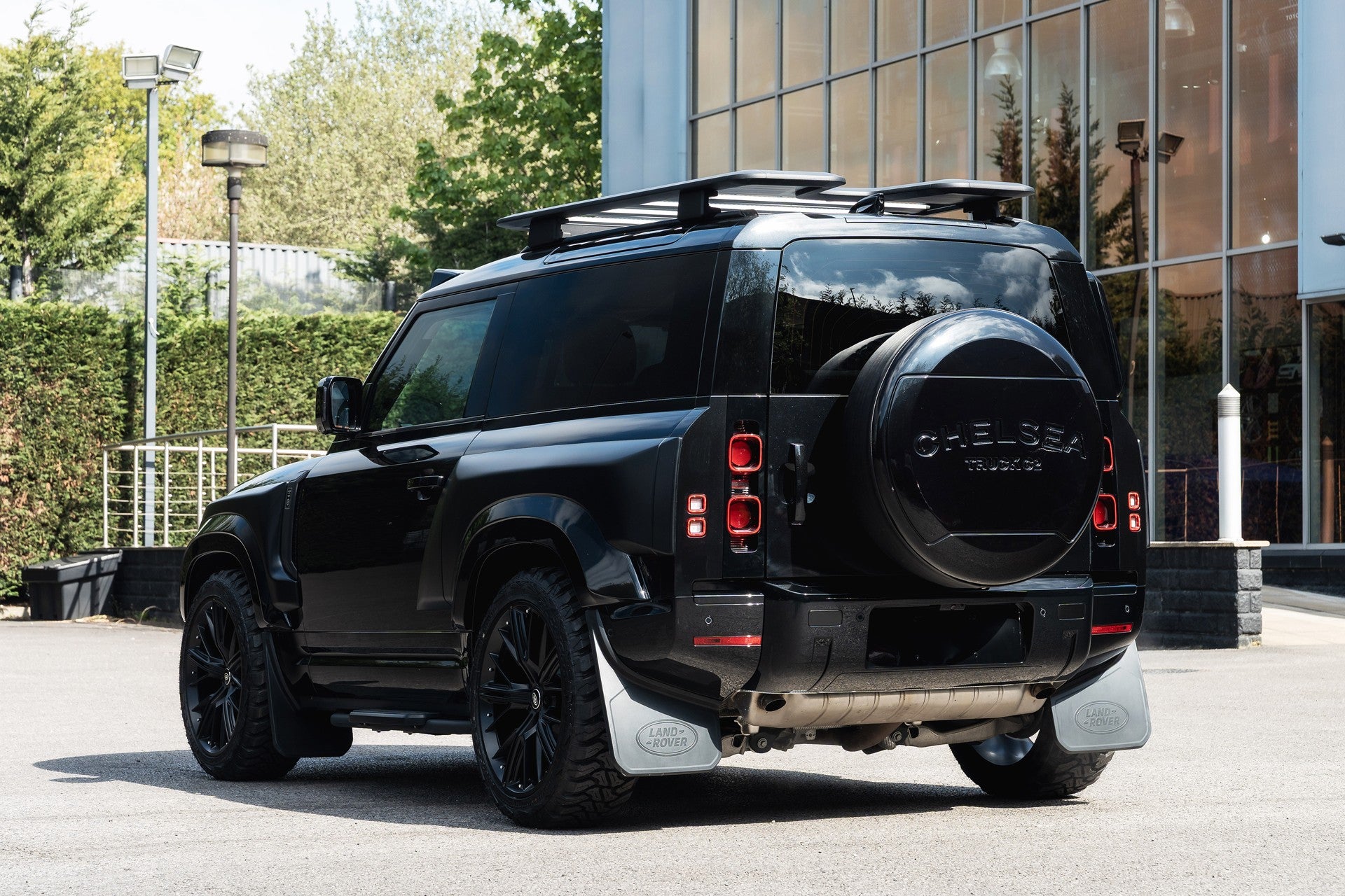 Land Rover Defender 90 P425 V8 X Gallery Image