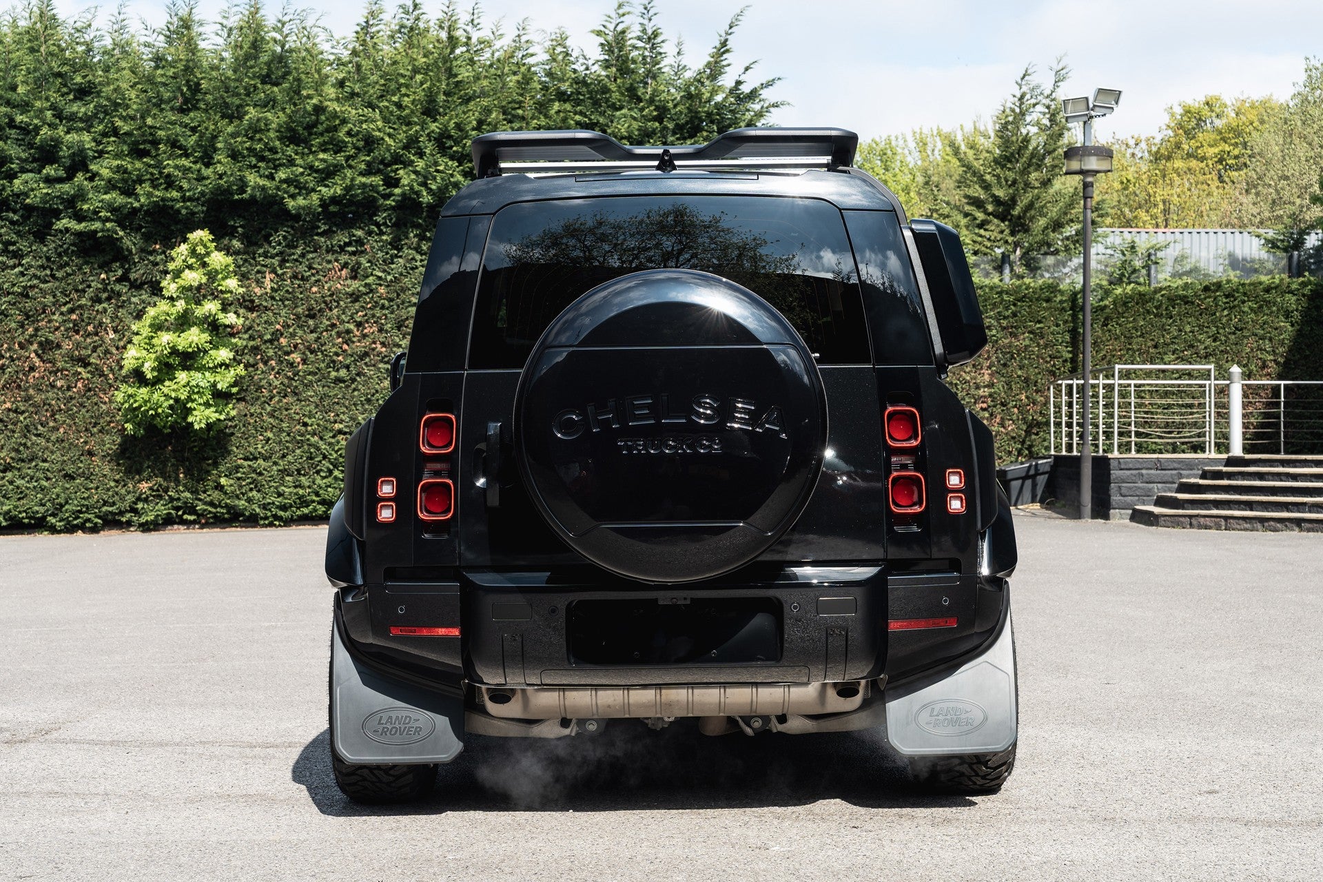 Land Rover Defender 90 P425 V8 X Gallery Image