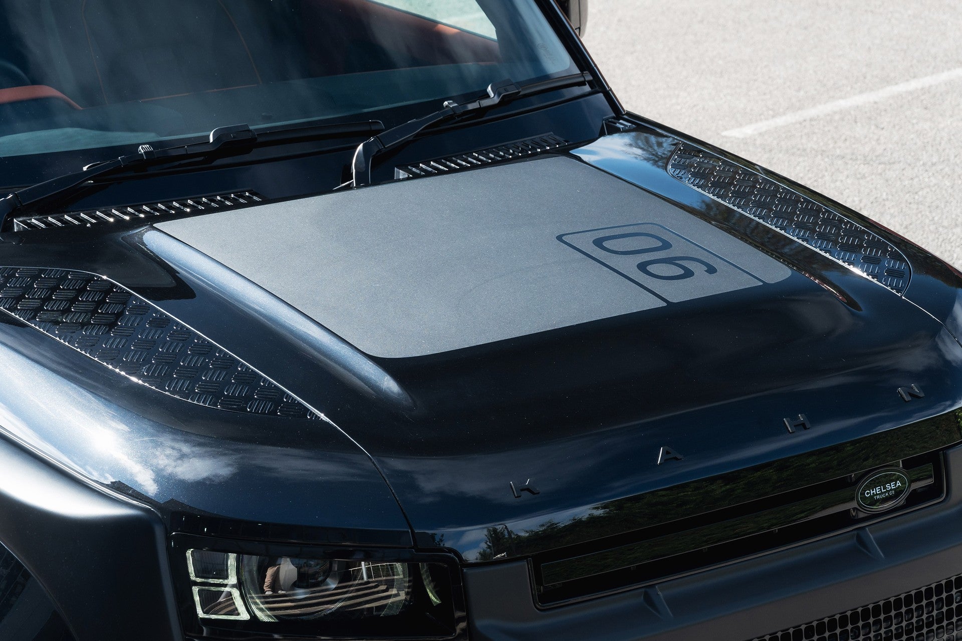 Land Rover Defender 90 P425 V8 X Gallery Image