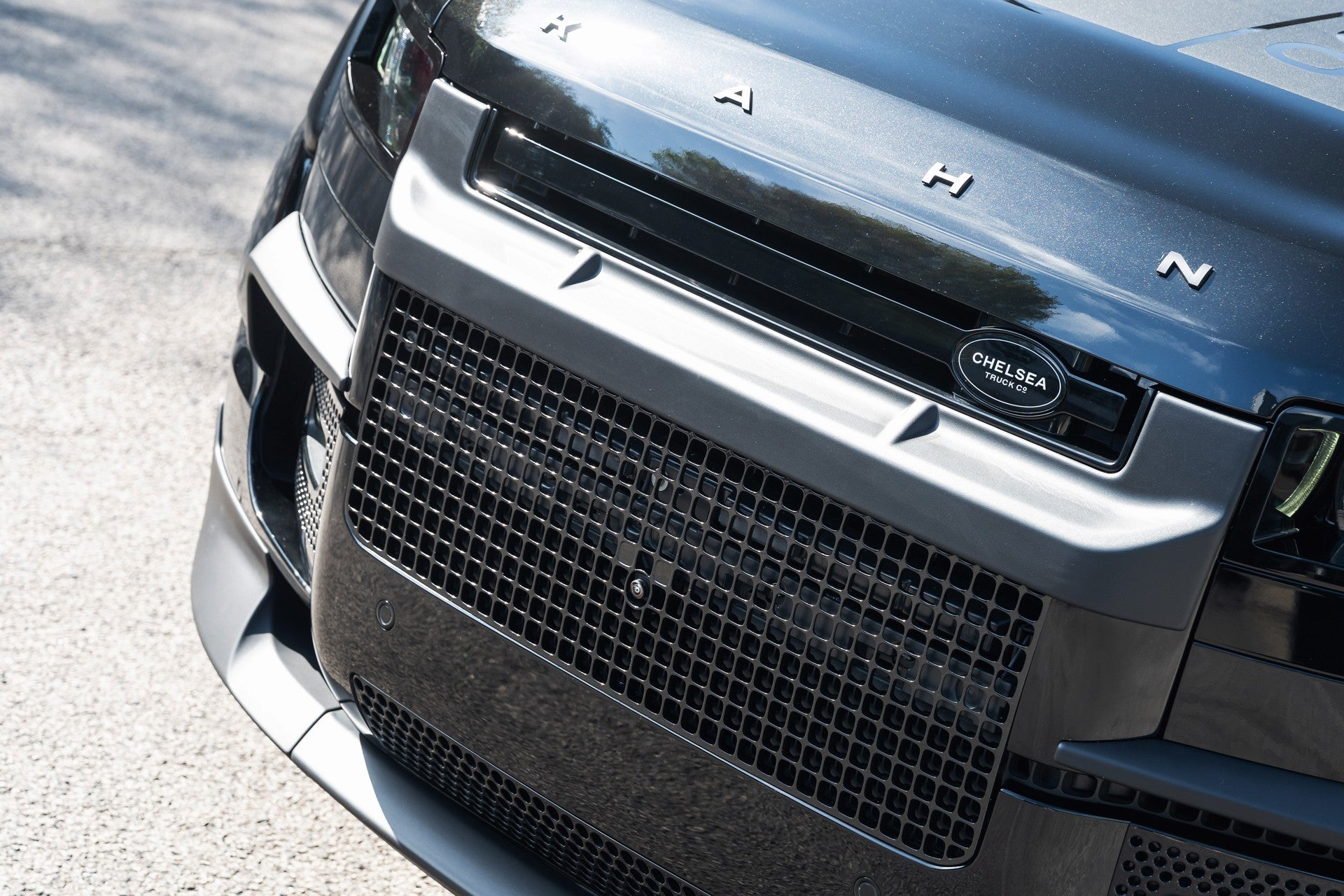 Land Rover Defender 90 P425 V8 X Gallery Image