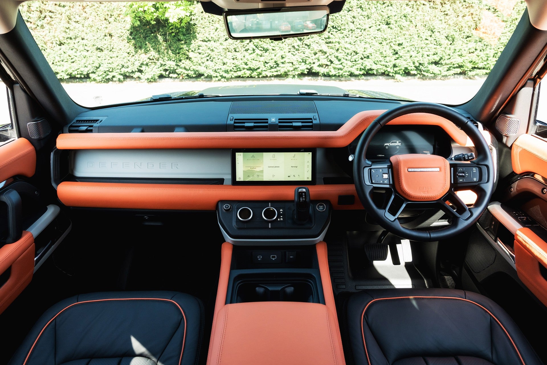 Land Rover Defender 90 P425 V8 X Gallery Image