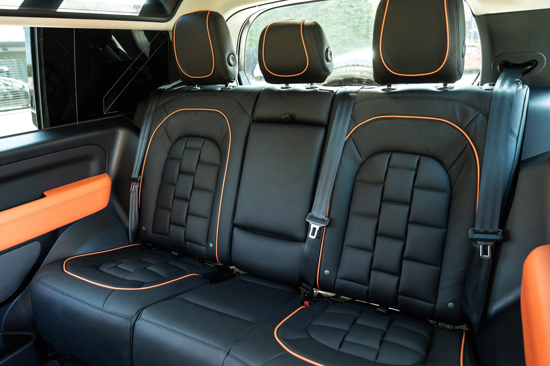 Land Rover Defender 90 P425 V8 X Gallery Image