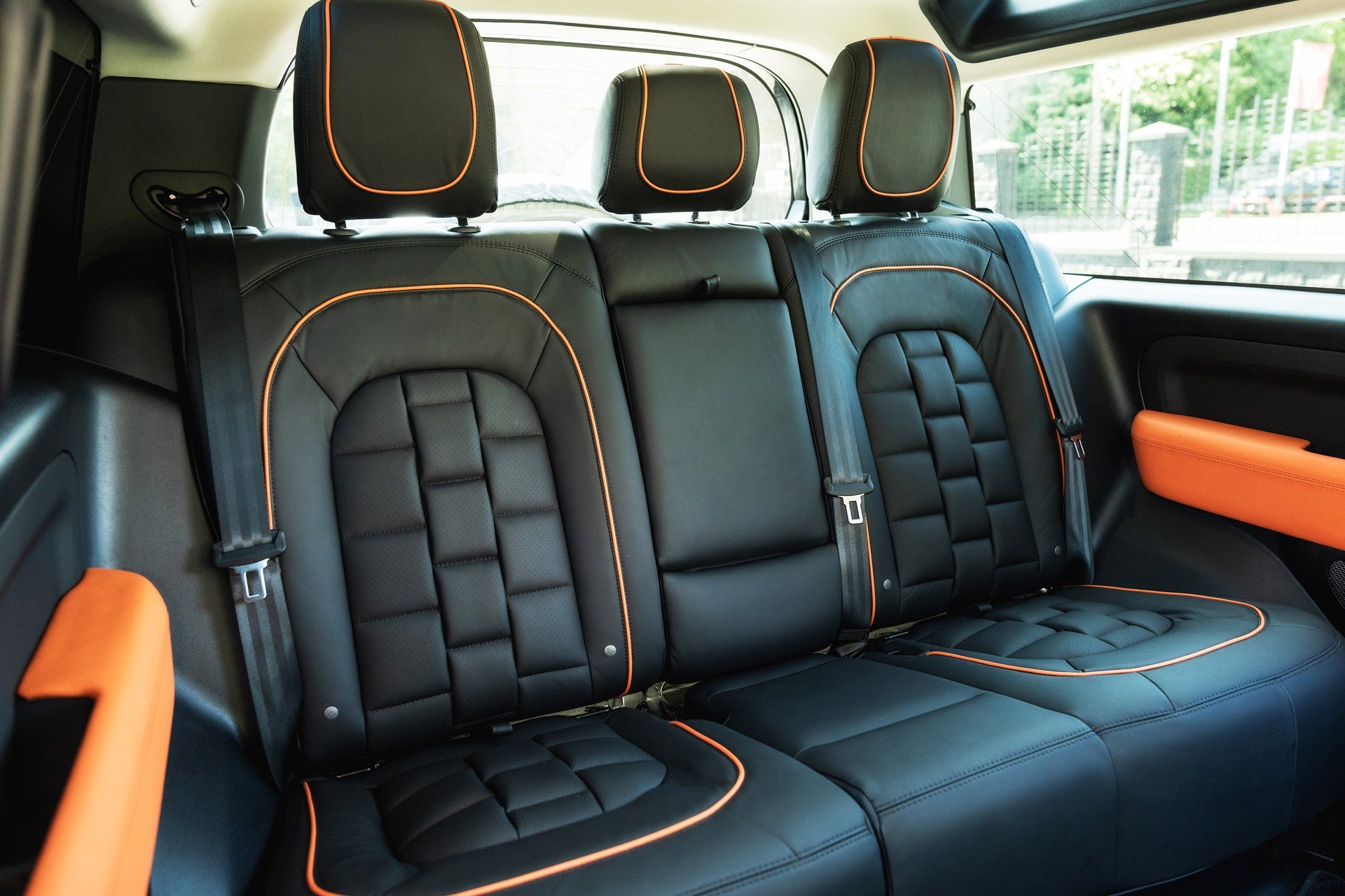 Land Rover Defender 90 P425 V8 X Gallery Image