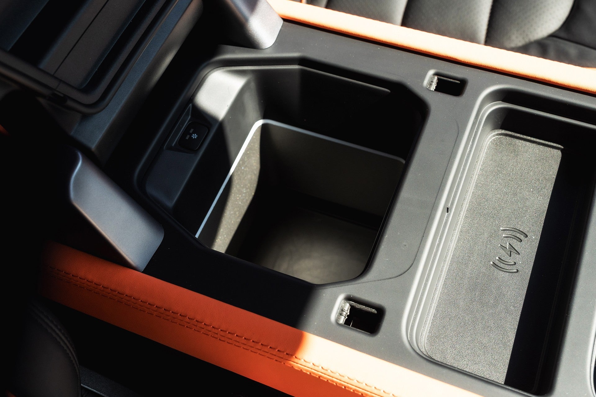Land Rover Defender 90 P425 V8 X Gallery Image
