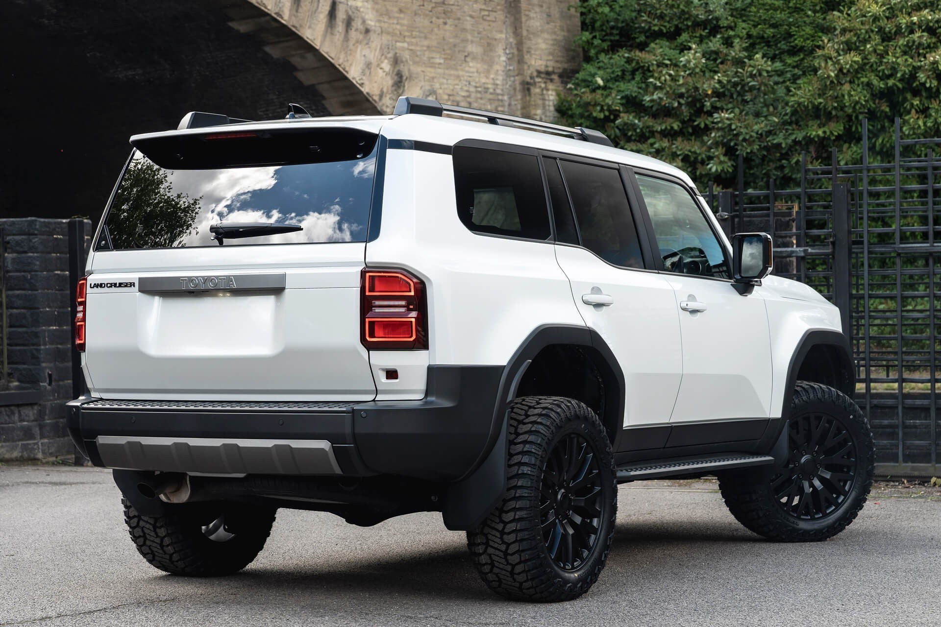 Toyota Land Cruiser 250 VX 2.7 Automatic Gallery Image