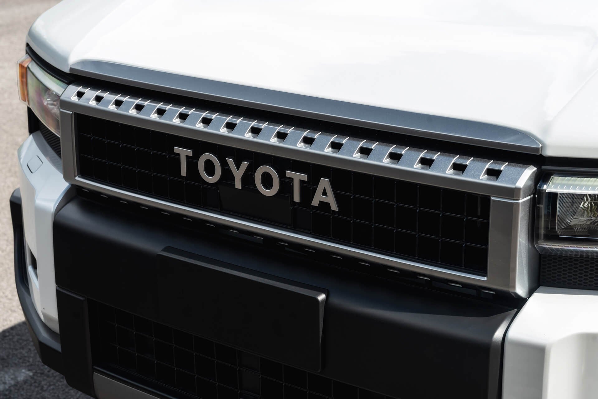 Toyota Land Cruiser 250 VX 2.7 Automatic Gallery Image