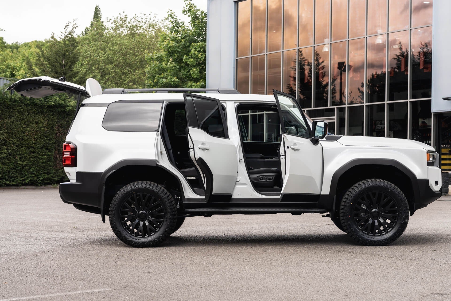 Toyota Land Cruiser 250 VX 2.7 Automatic Gallery Image