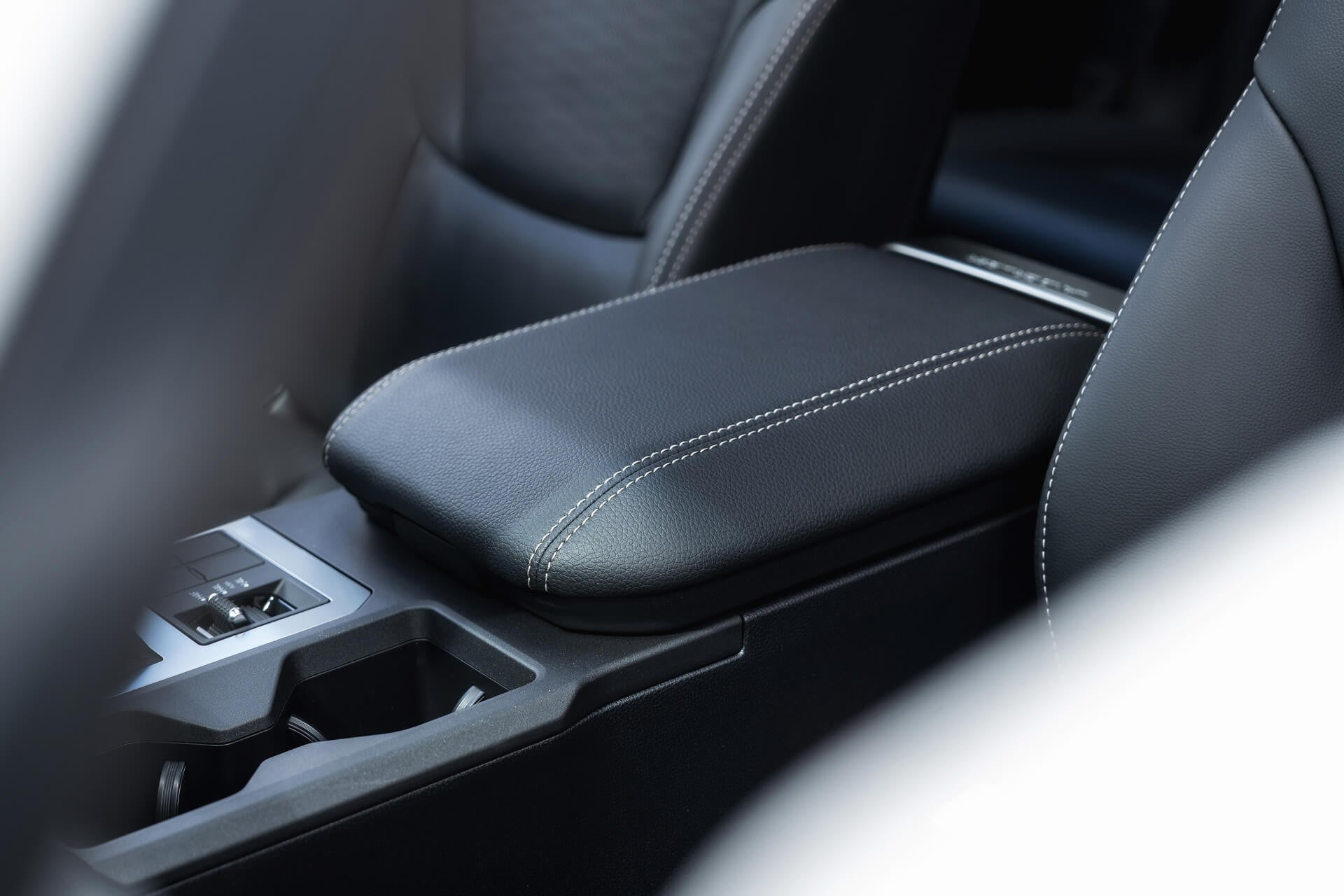 Toyota Land Cruiser 250 VX 2.7 Automatic Gallery Image