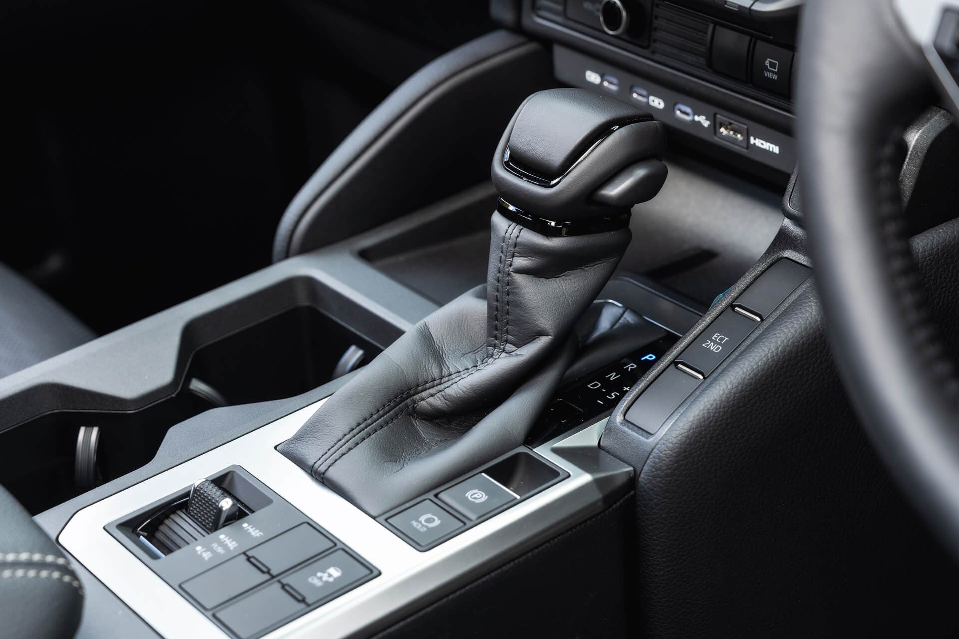 Toyota Land Cruiser 250 VX 2.7 Automatic Gallery Image