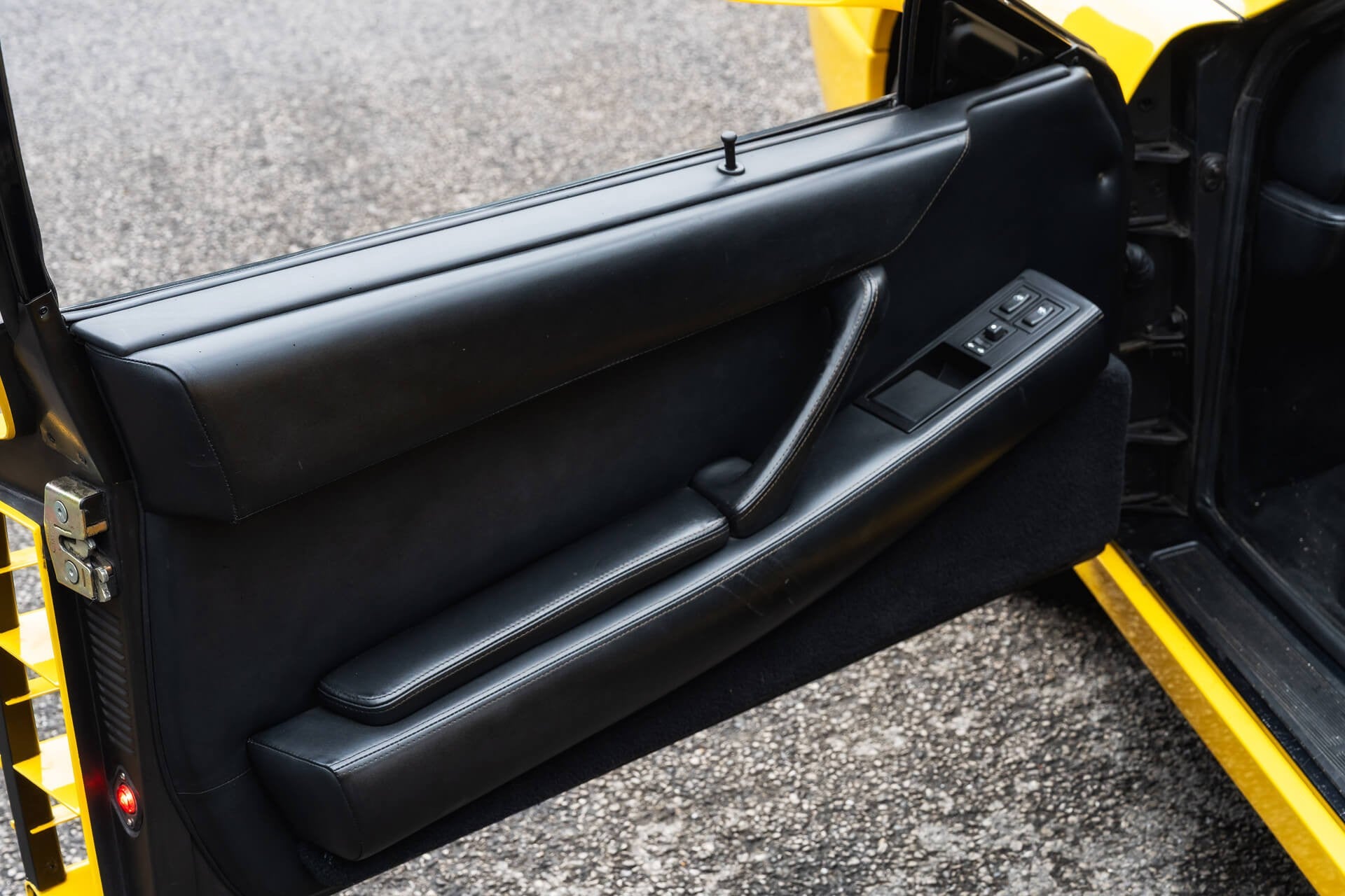Ferrari 512TR (Left Hand Drive) Gallery Image