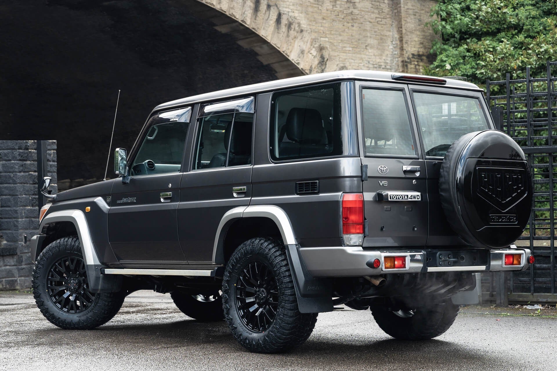 Toyota Land Cruiser 70 Series Gallery Image