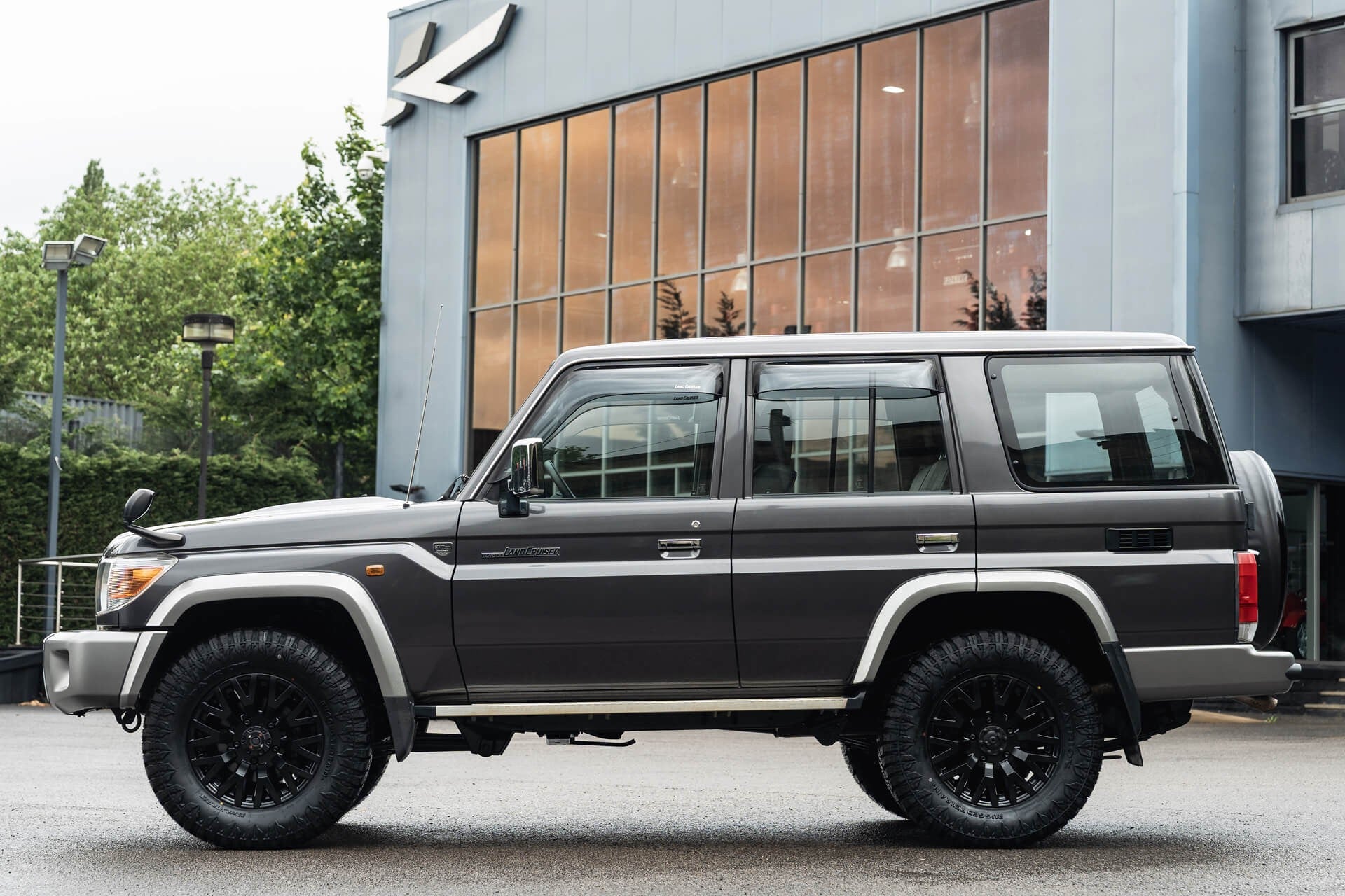 Toyota Land Cruiser 70 Series Gallery Image