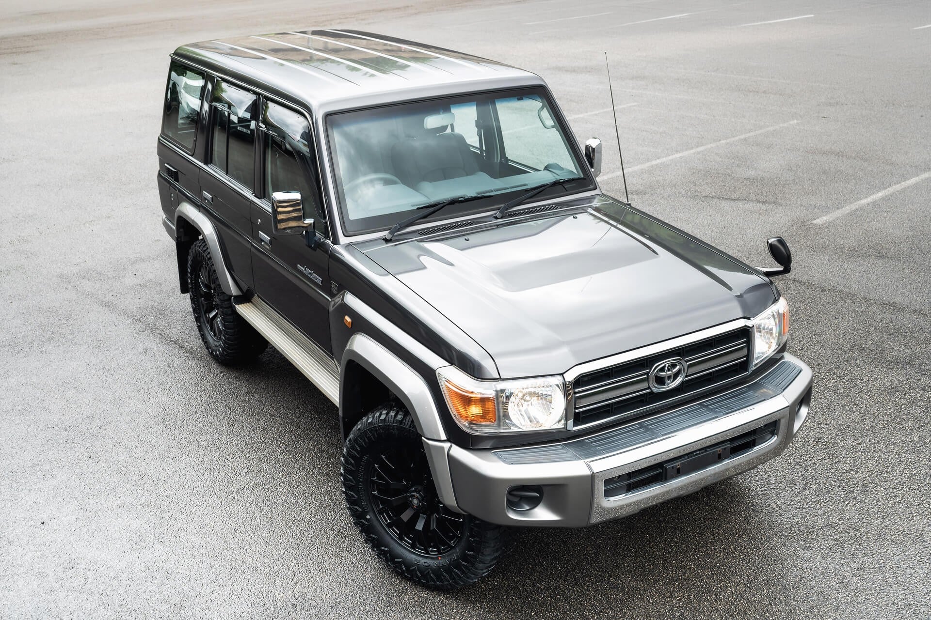 Toyota Land Cruiser 70 Series Gallery Image